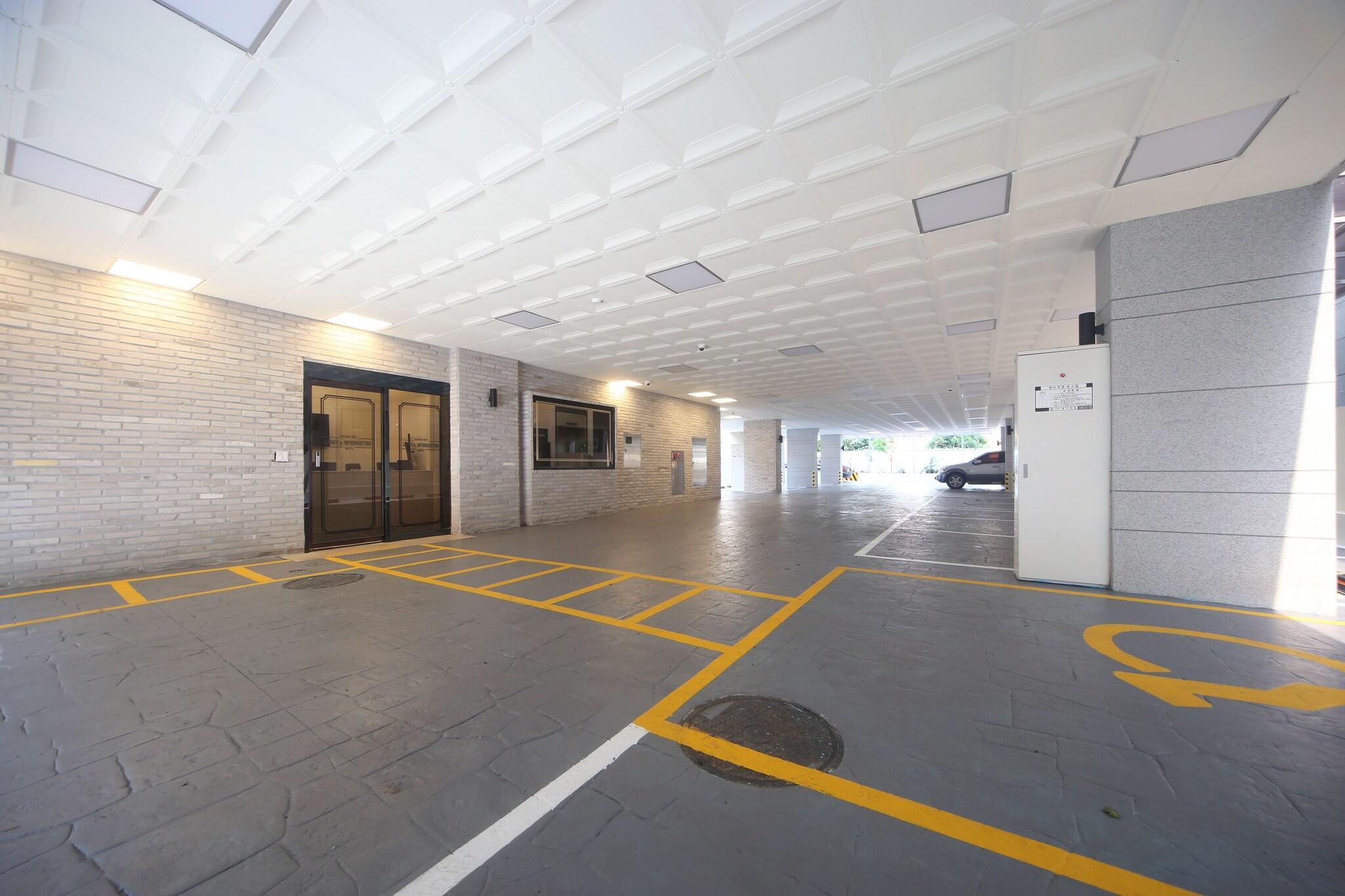 Vista Exterior Brown Dot Hotel Beomil