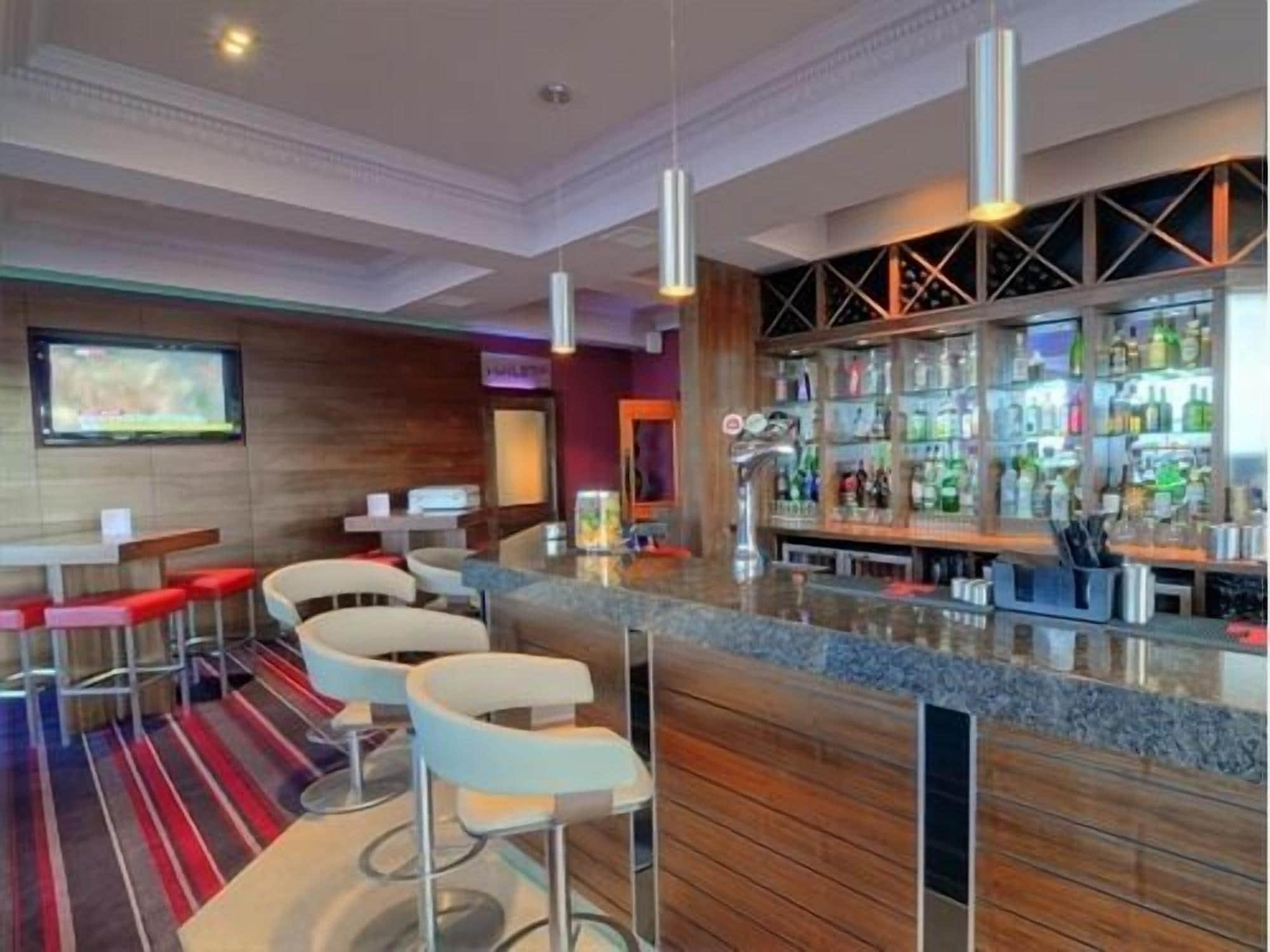 Bar/Salón Horizon Hotel