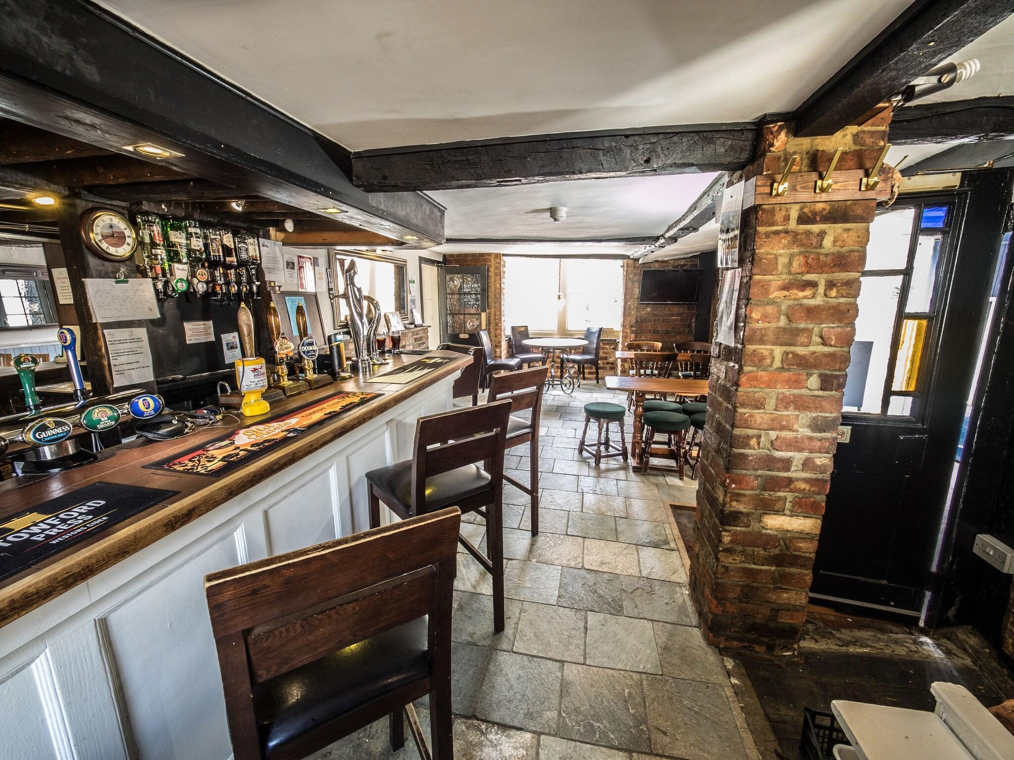 Bar/Salón Longs Inn