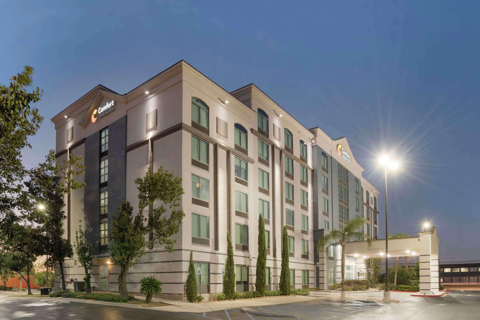 Vista Exterior Comfort Inn & Suites New Orleans Airport North