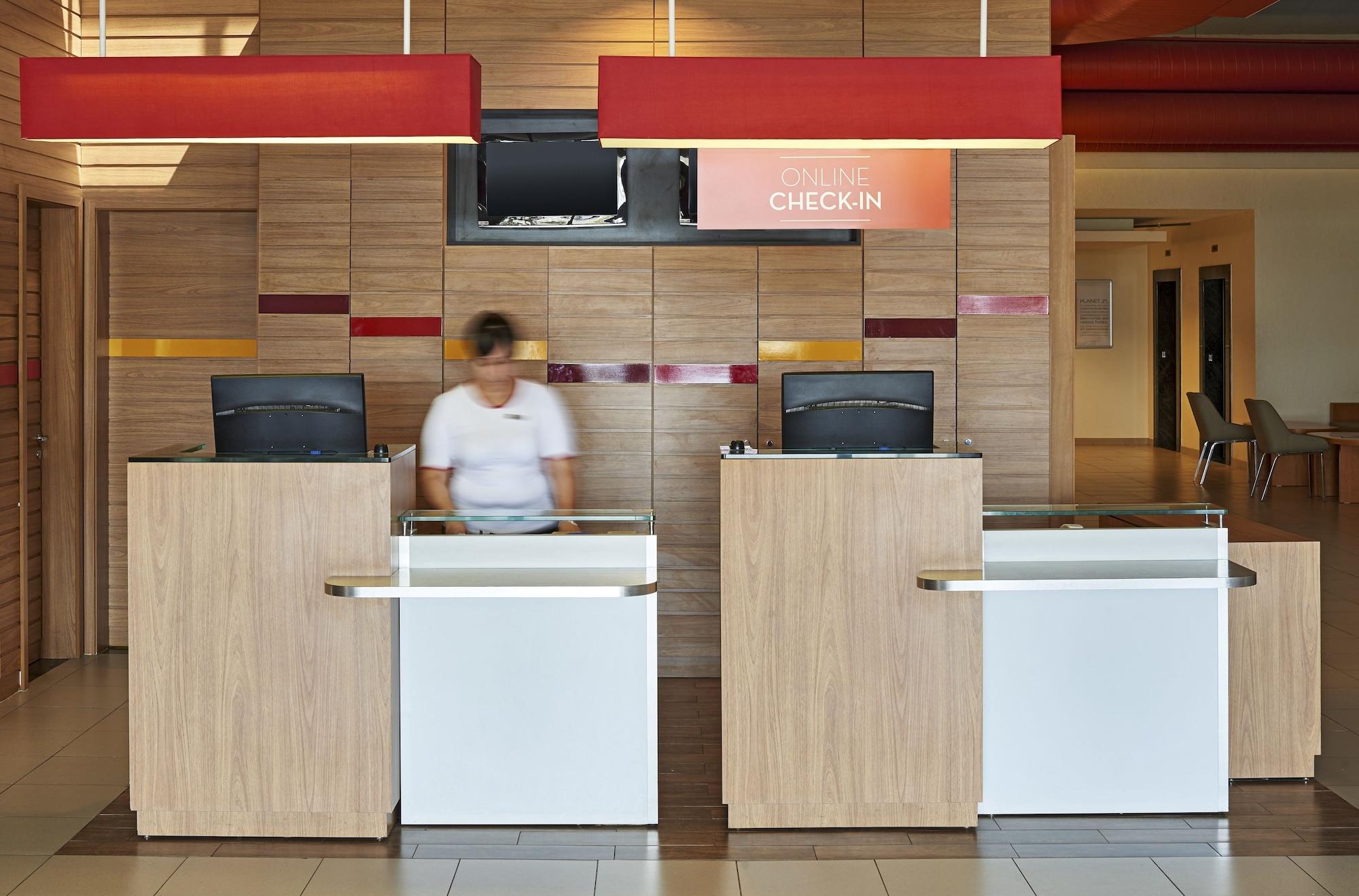 Vista Lobby ibis Sao Carlos