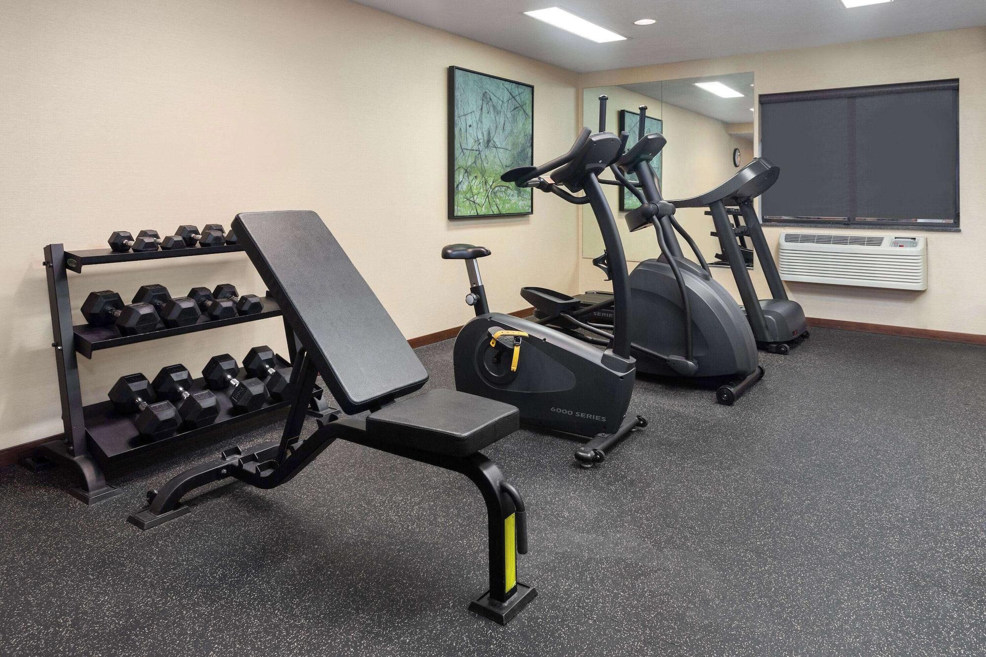 Gimnasio Super 8 by Wyndham Copley Akron