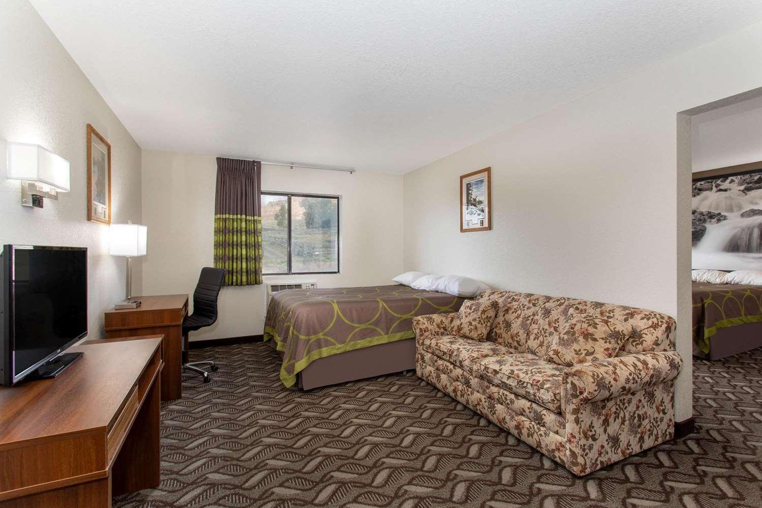 Suite Super 8 by Wyndham Dubois