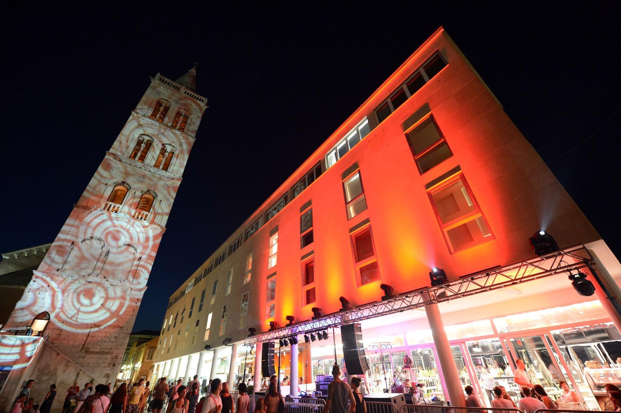 Bar/Salón Boutique Hostel Forum