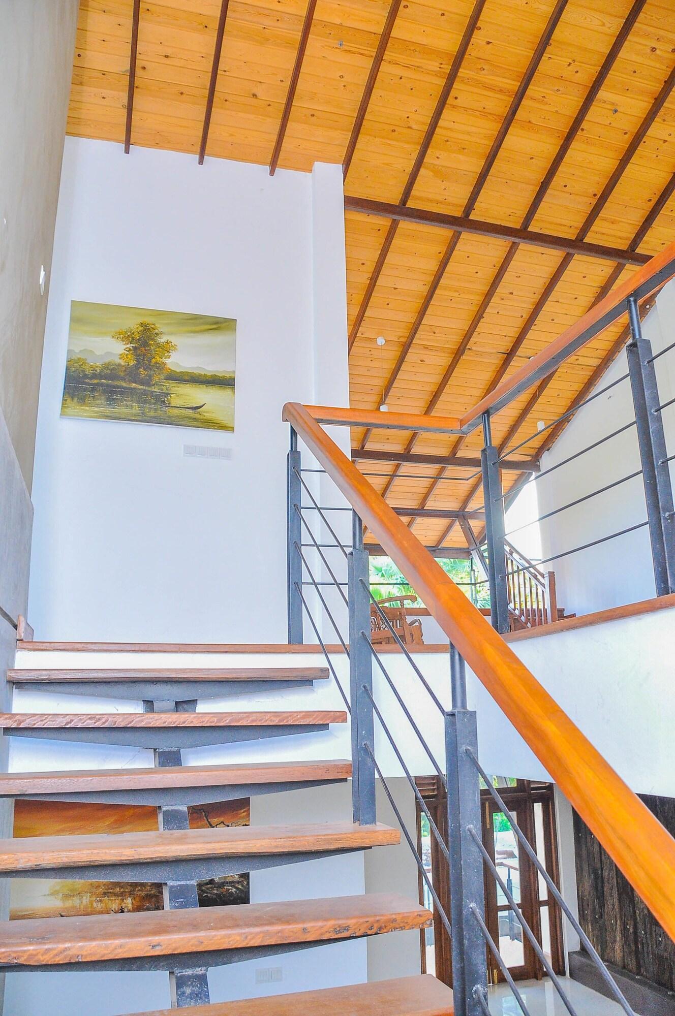 Varios Amuththa Resort