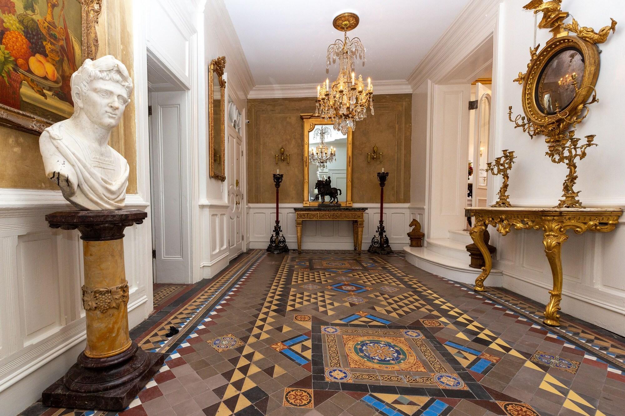 Vista Lobby 20 South Battery