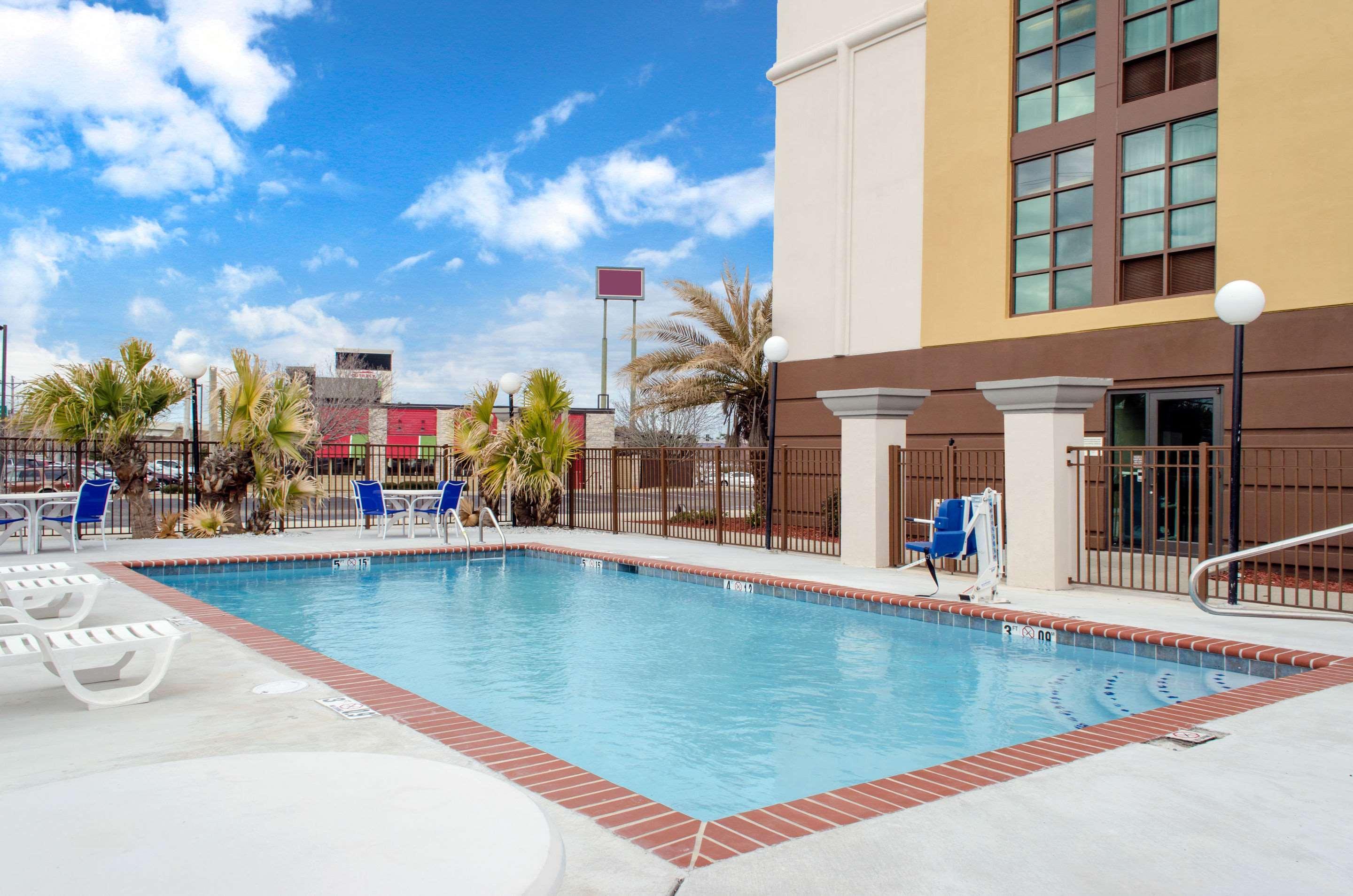 Vista Piscina Comfort Inn & Suites Biloxi - D'Iberville