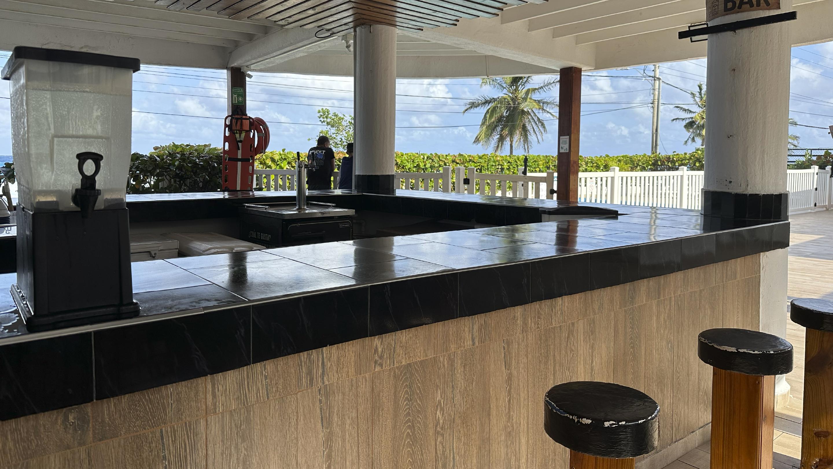 Bar/Salón Hotel Blue reef by On Vacation