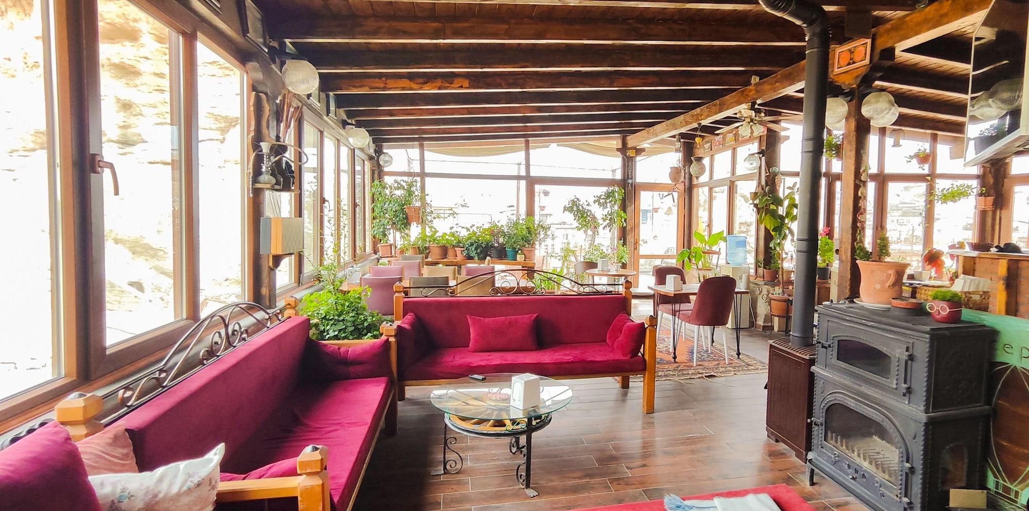 Restaurant Vintage Cave House