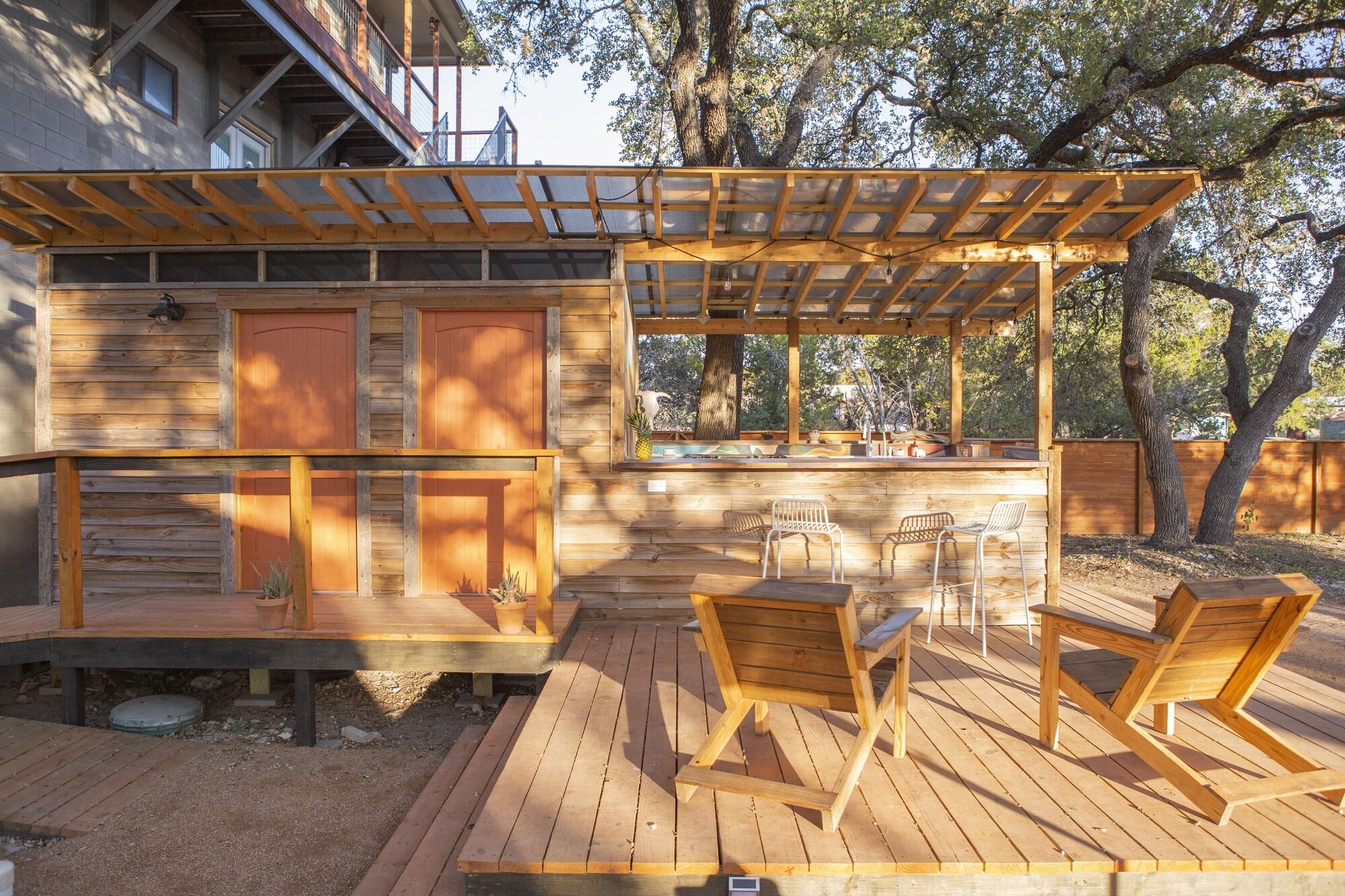 Comodidades del Alojamiento The Macaw Yurt at Camposanto ATX Glamping on Lake Travis
