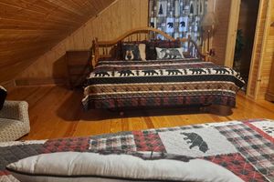Alquiler Vacacional - Cardinal Cabin with Hot tub, WIFI, Dish, park pass