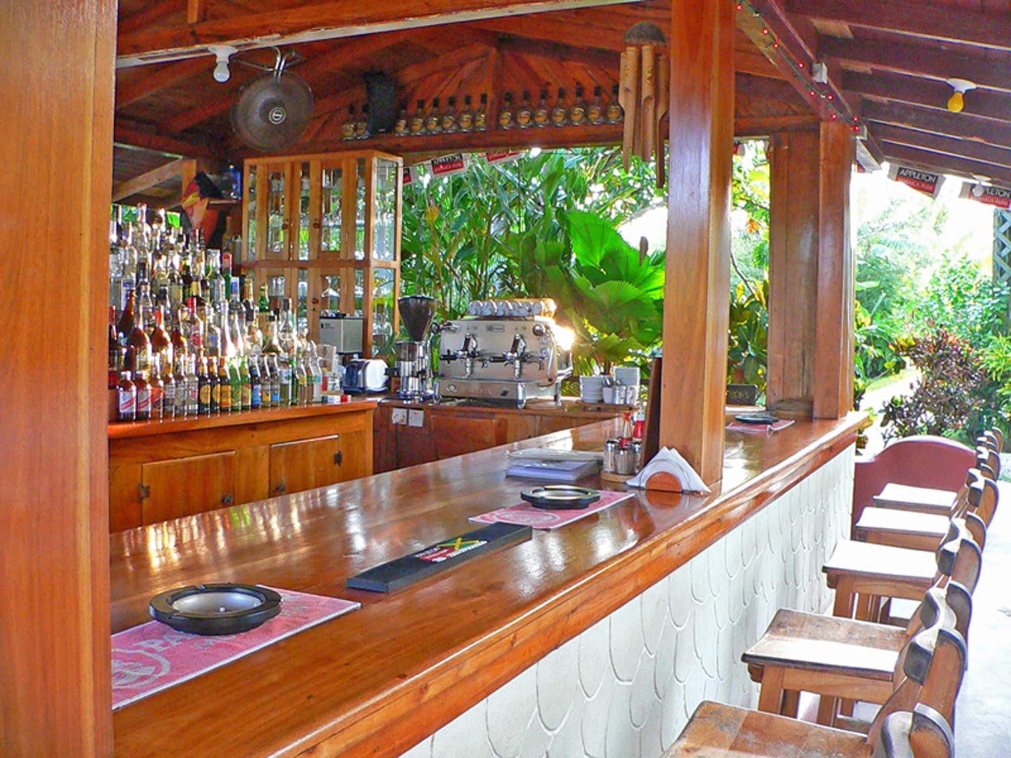 Bar/Salón Sunrise Club Hotel Restaurant & Bar