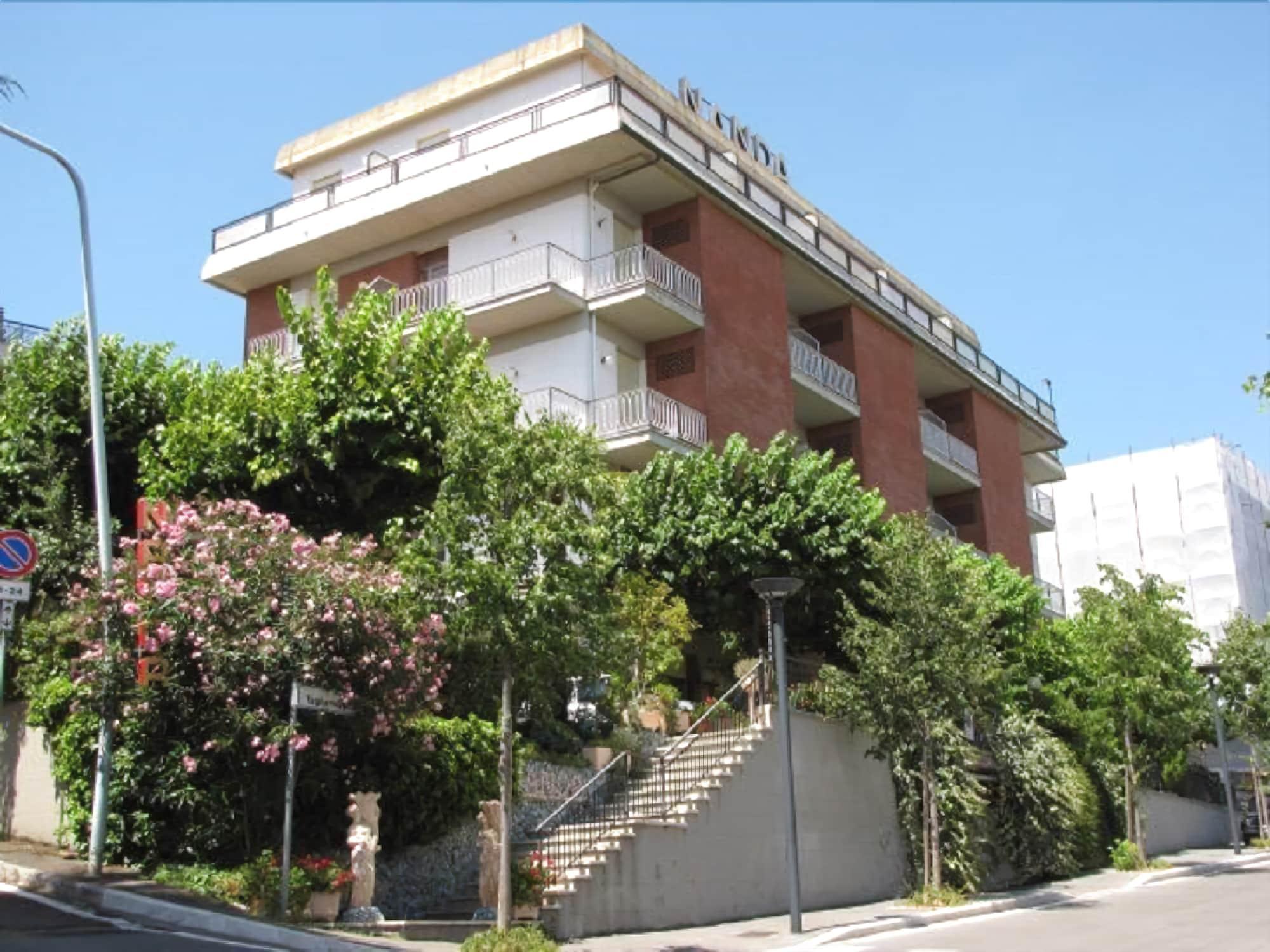 Vista Exterior Hotel Nanda