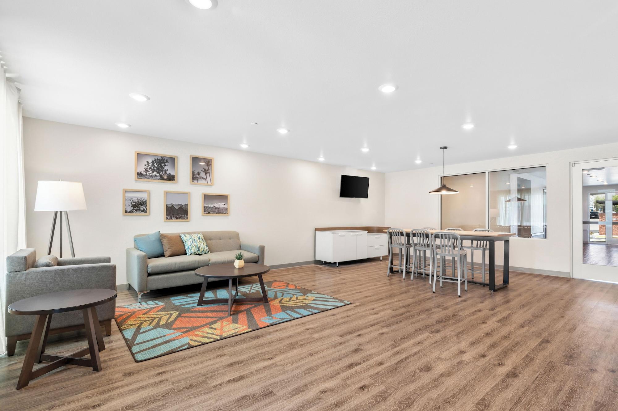 Vista Lobby Woodspring Suites Ceres - Modesto