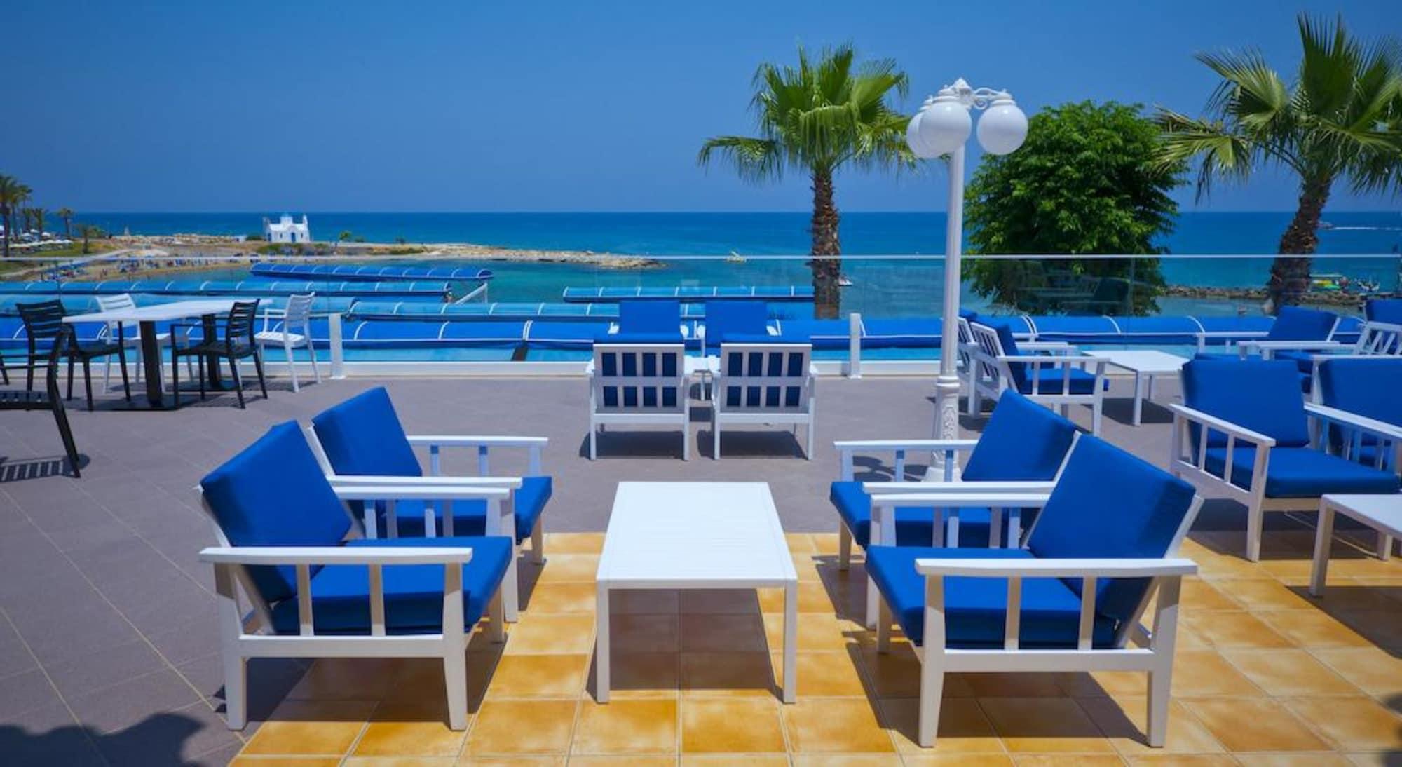 Bar/Salón Myroandrou Beach Apartments