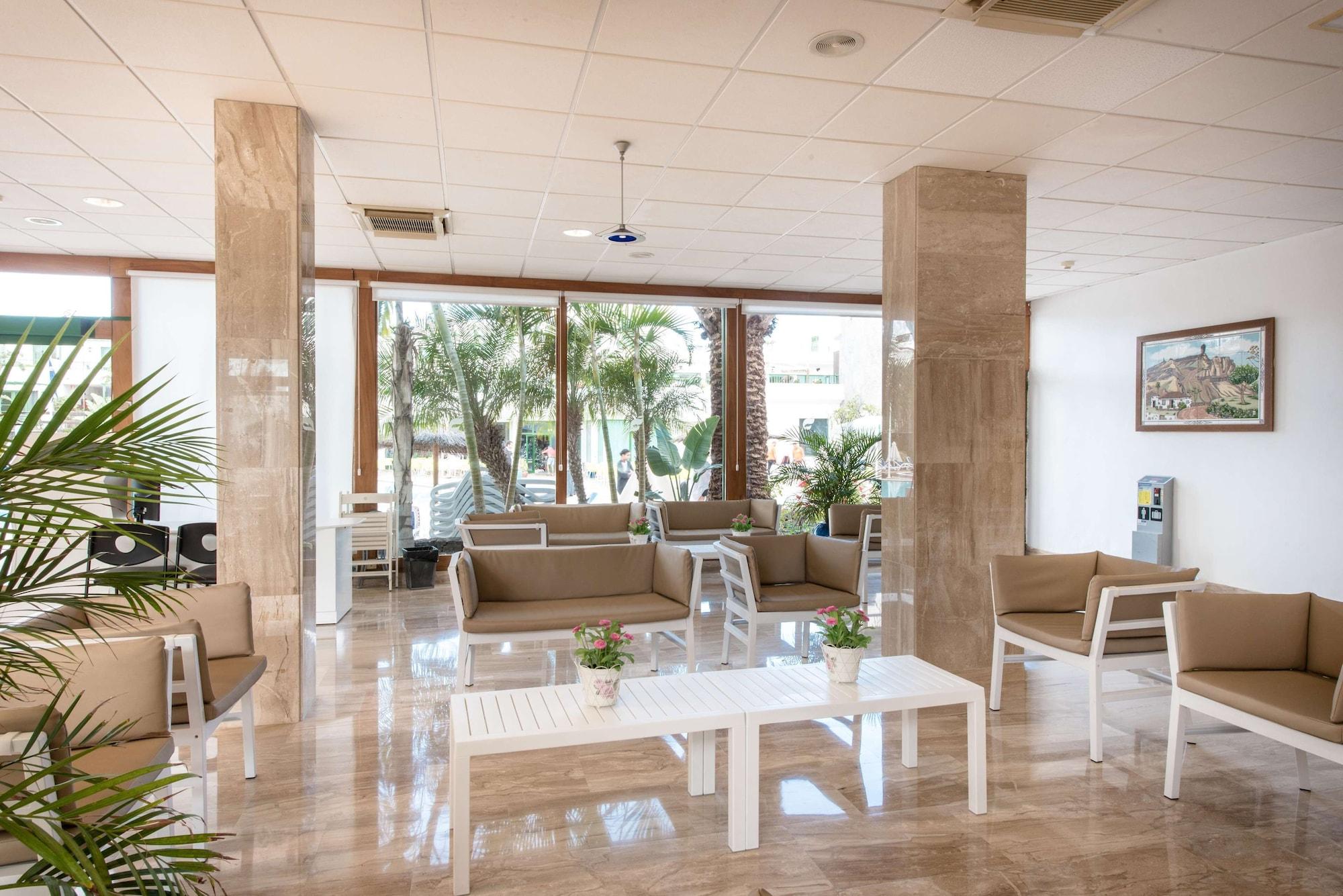 Vista Lobby Hotel THB Royal