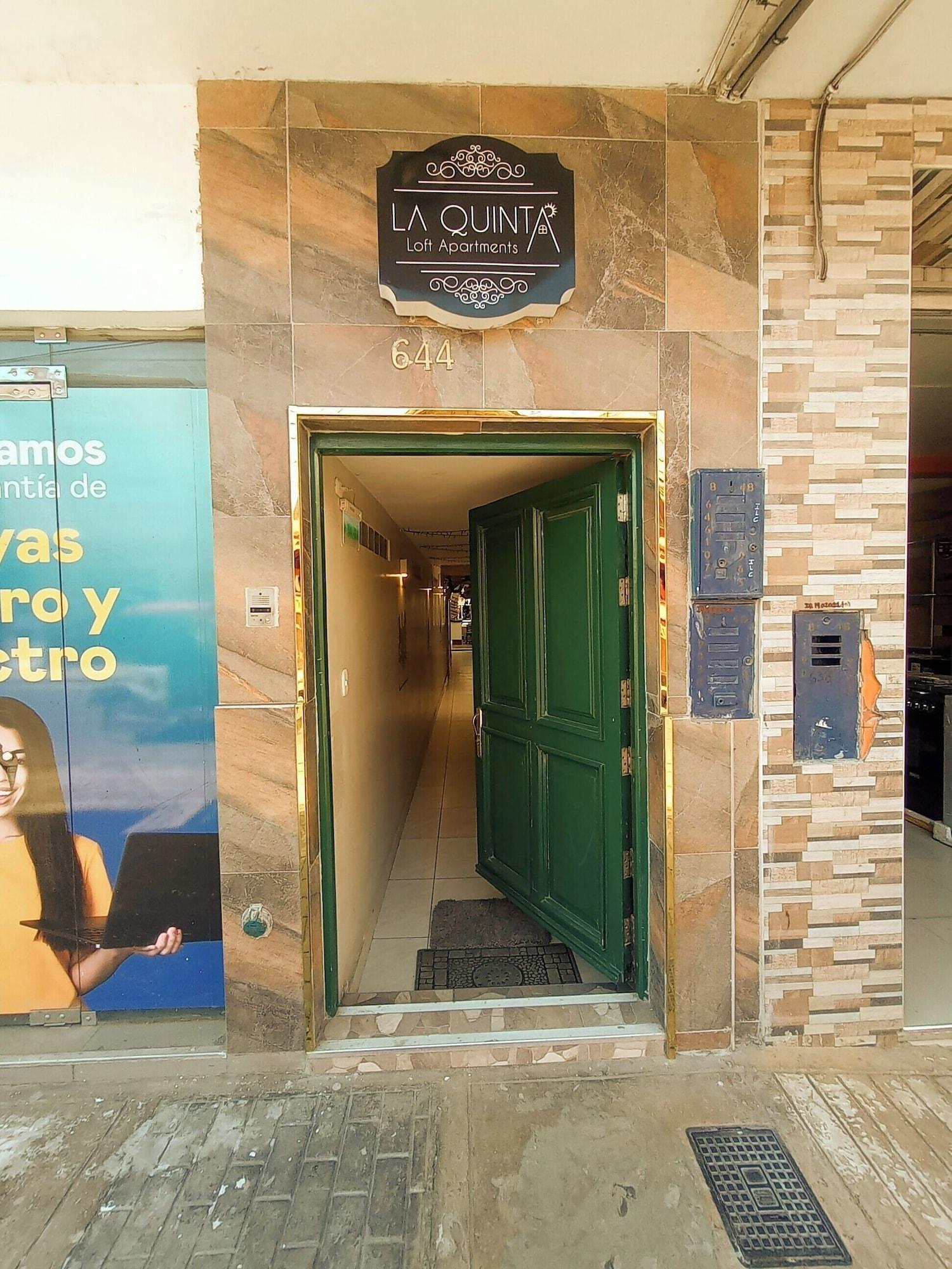 Vista Exterior La Quinta Loft Apartments