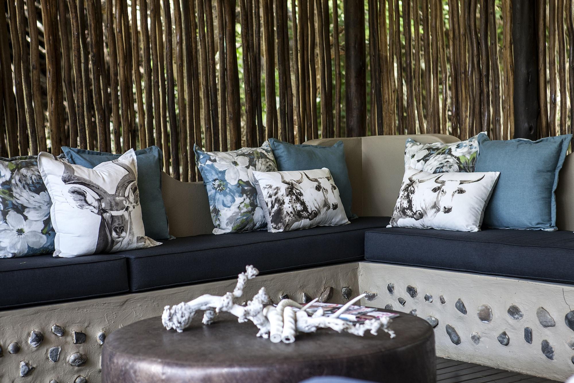 Vista Lobby Emdoneni Lodge