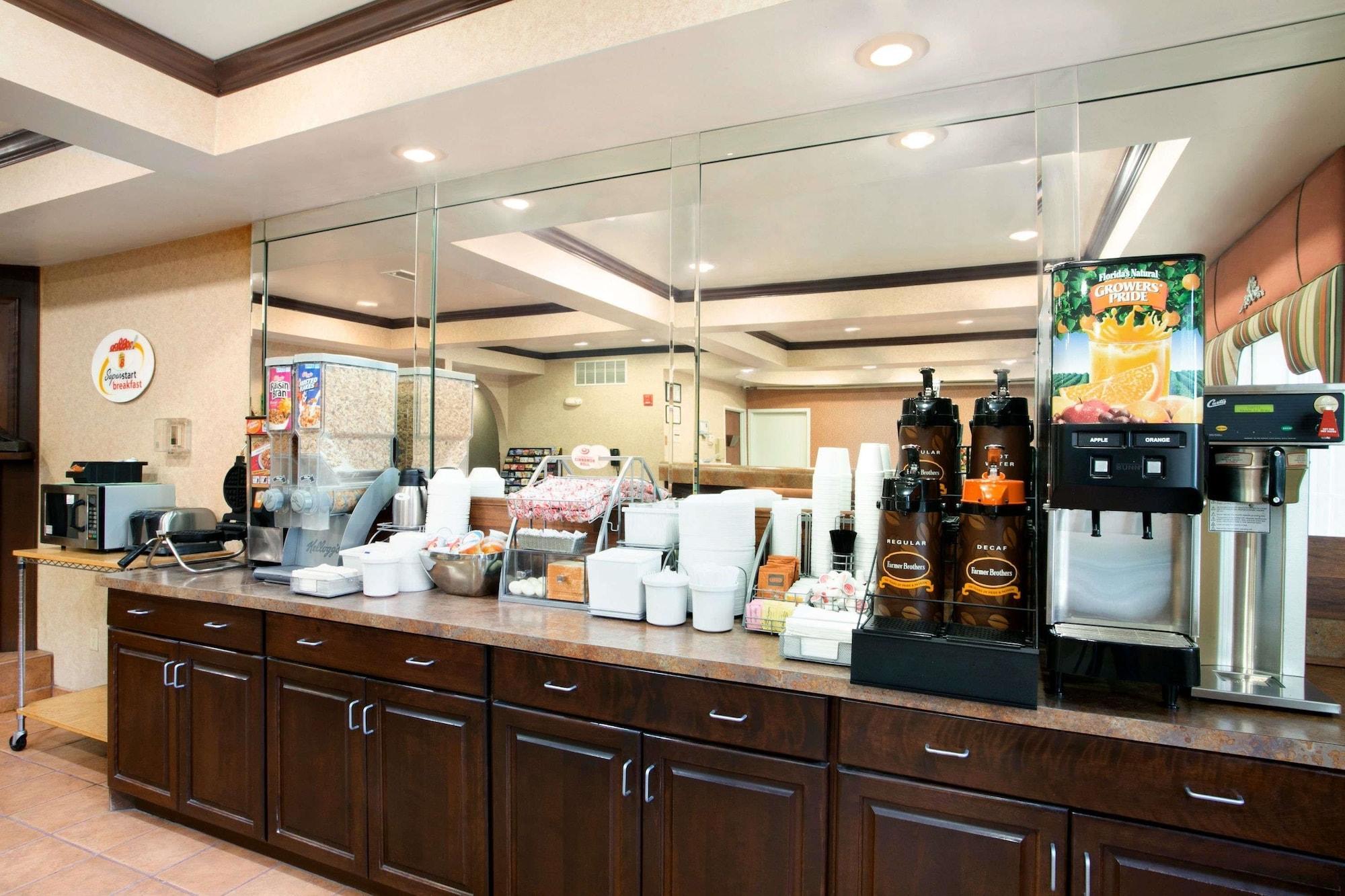 Restaurant Super 8 by Wyndham Grayville