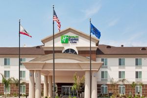 Alojamiento - Holiday Inn Express & Suites Dinuba West by IHG