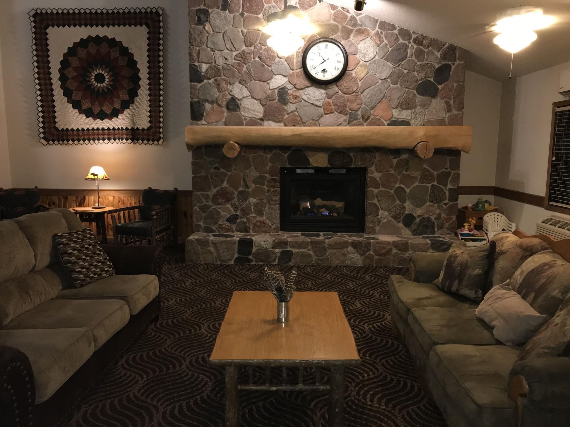 Bar/Salón Boarders Inn & Suites by Cobblestone Hotels - Wautoma