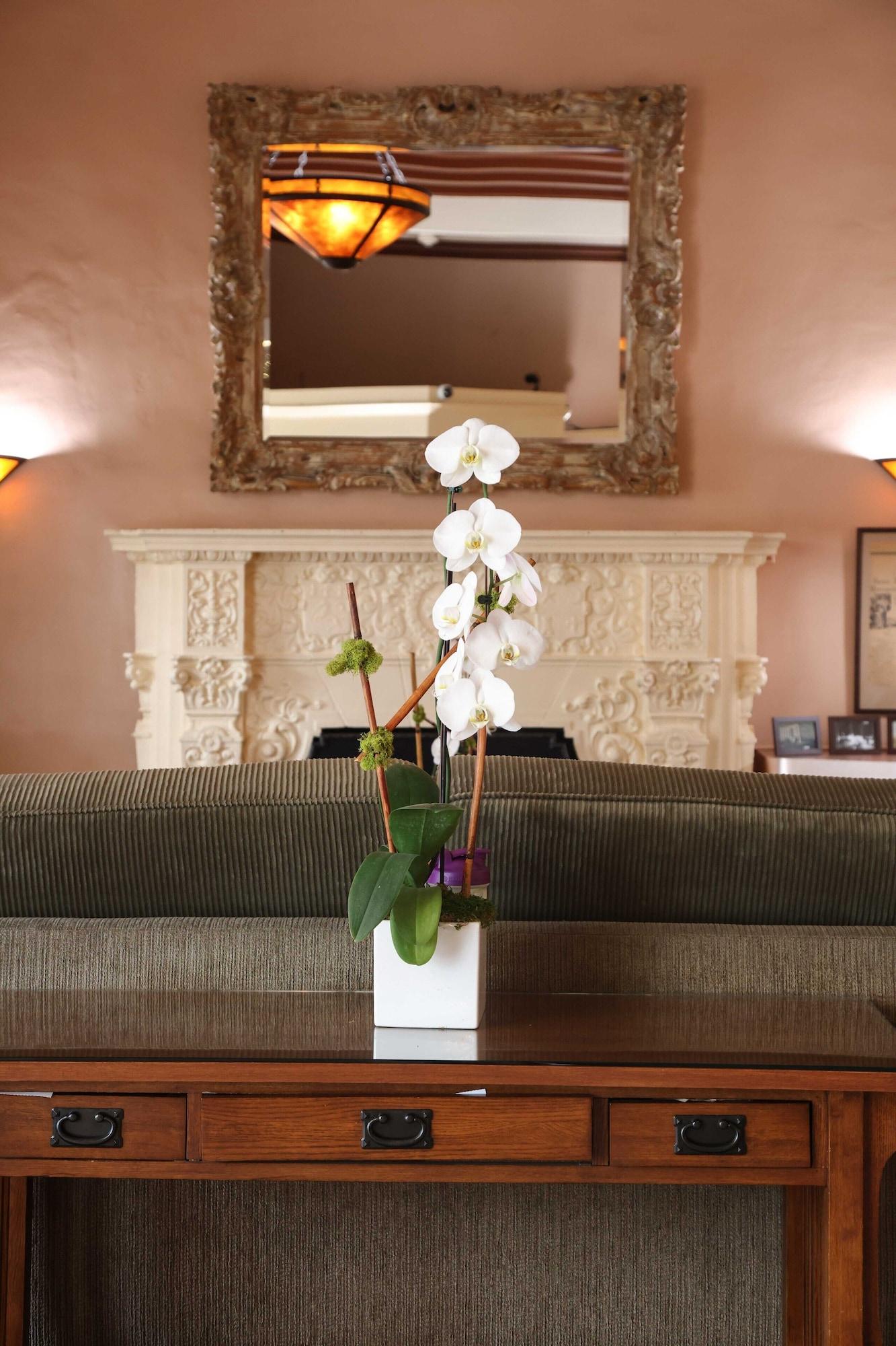 Vista Lobby Hotel Carmel