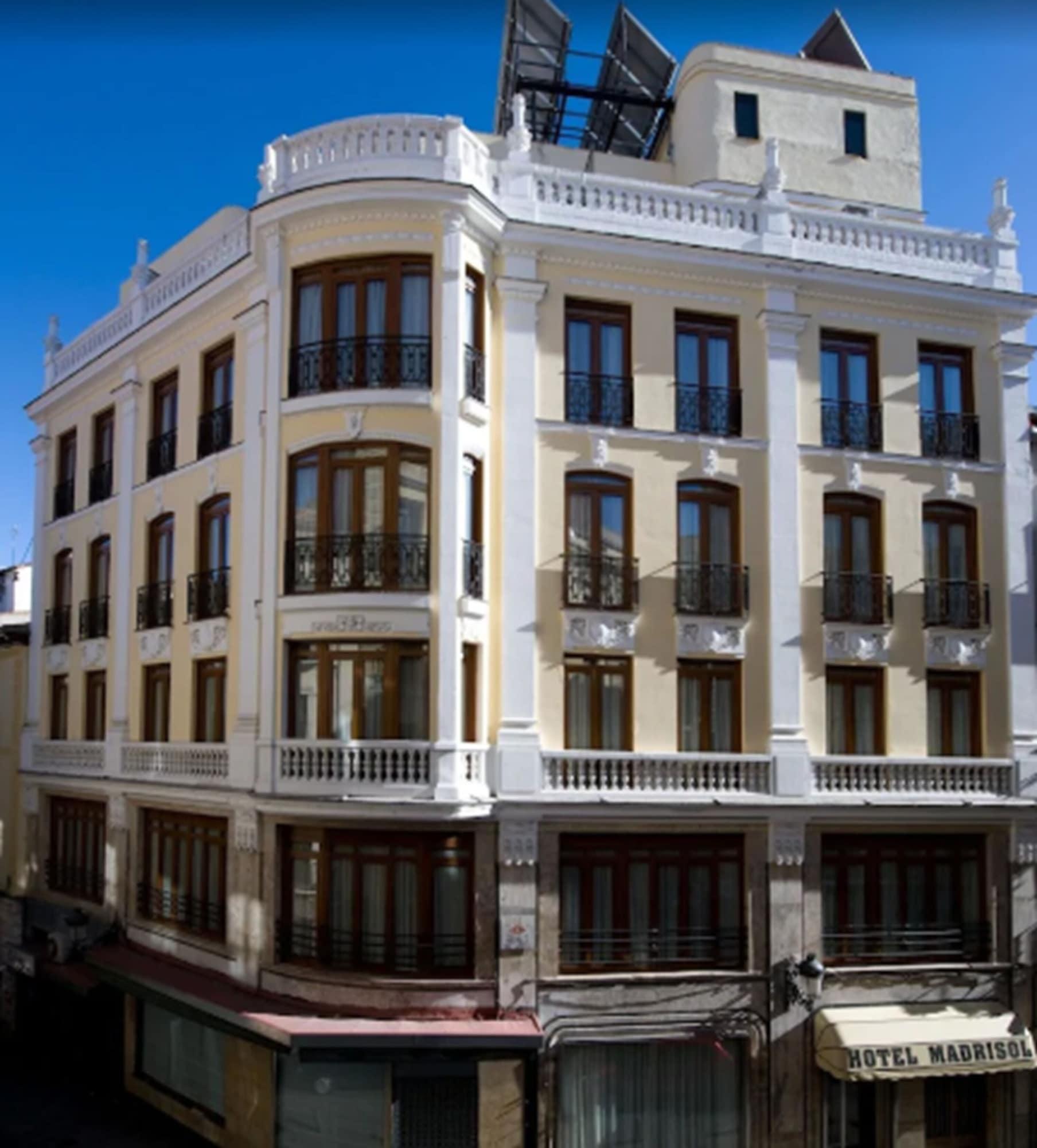 Vista Exterior Hotel Madrisol