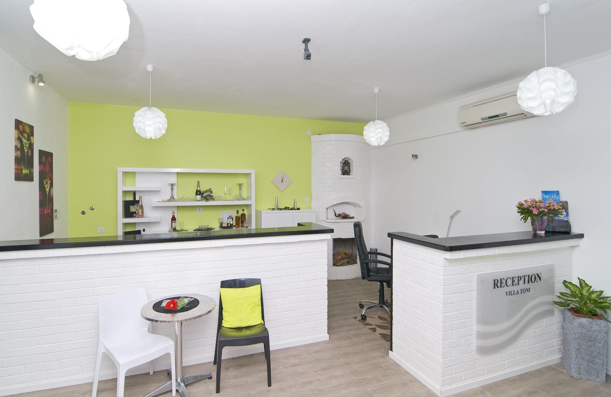 Vista Lobby Villa Toni Design Apartments