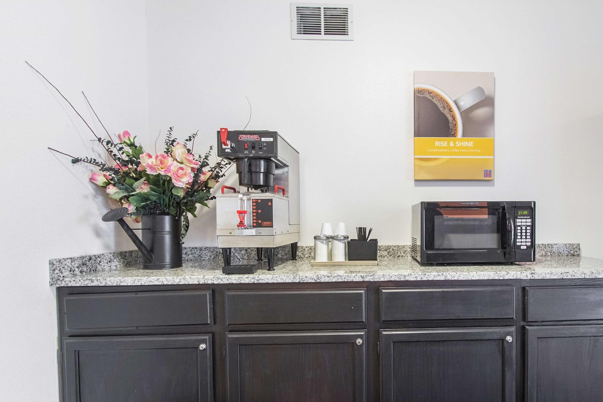 Bar/Salón Motel 6 Streetsboro, OH