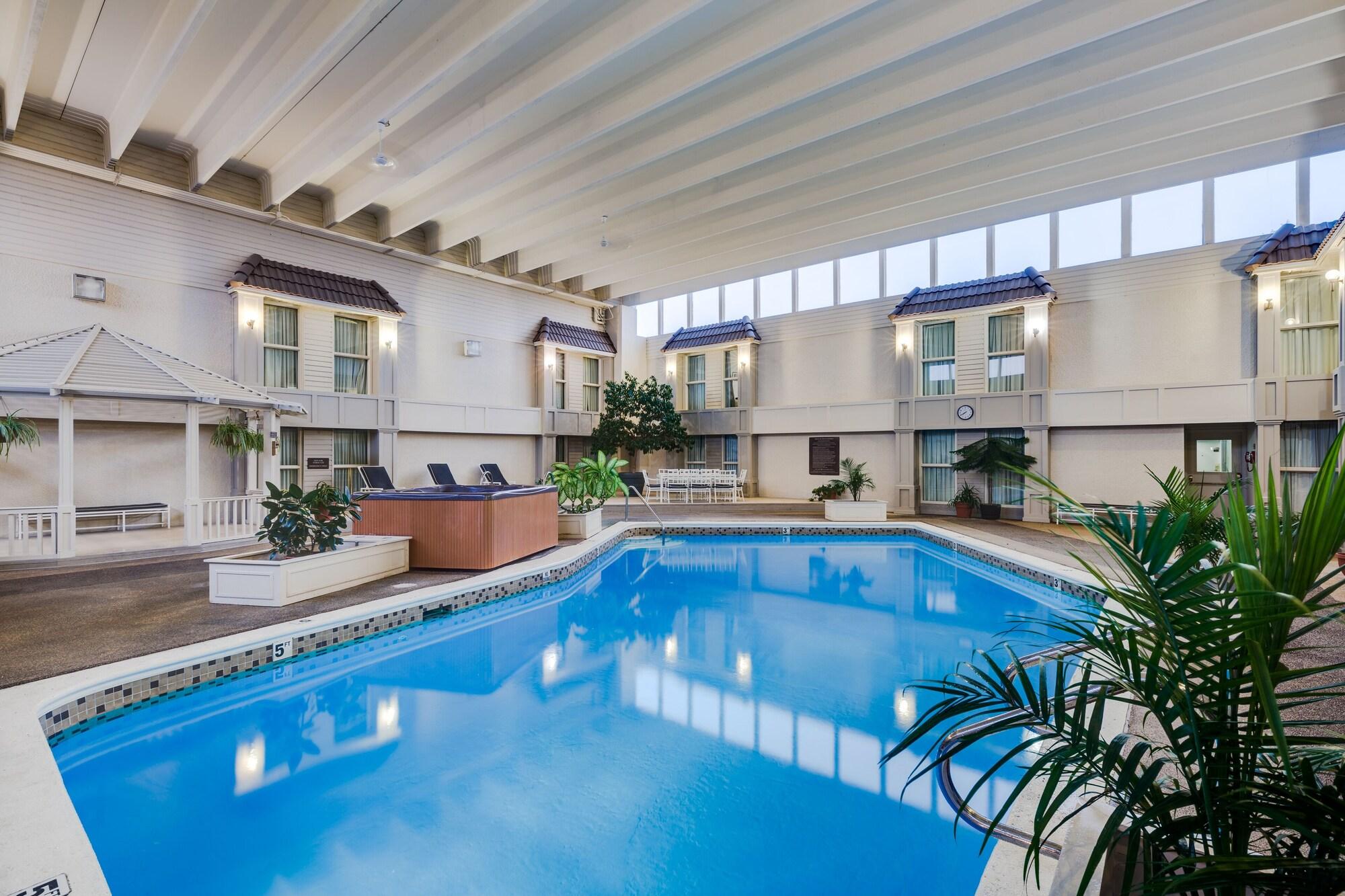 Vista Piscina Heritage Inn Hotel & Convention Centre Moose Jaw