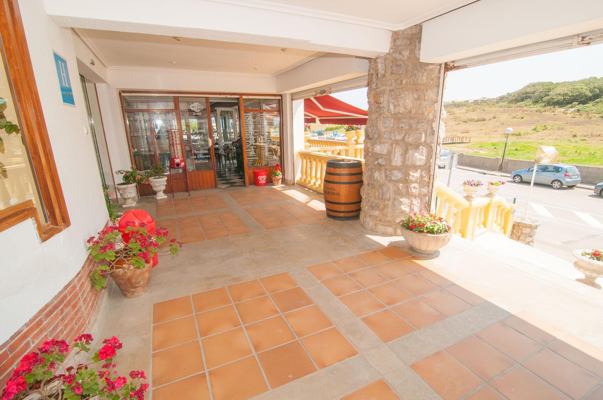 Vista Exterior Hotel Costa de Ajo