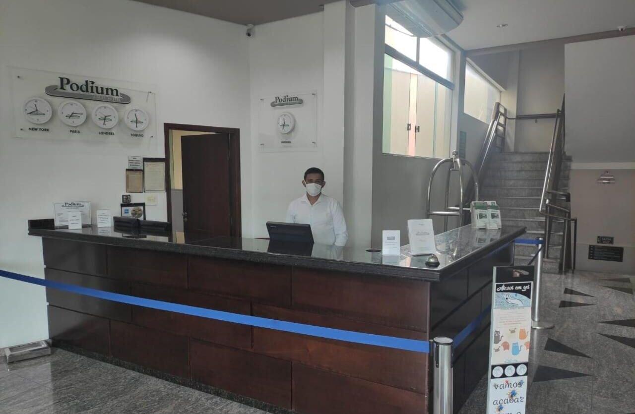 Vista Lobby Podium Apart hotel