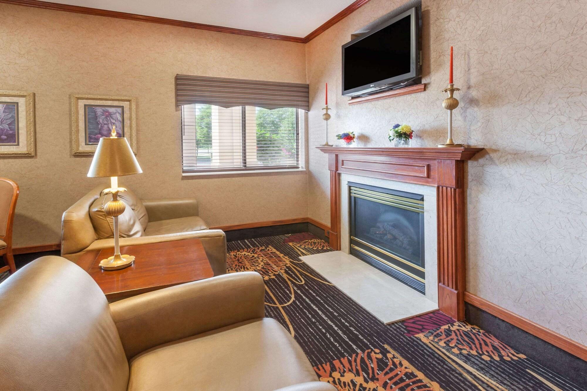 Vista Lobby Baymont by Wyndham Chelsea
