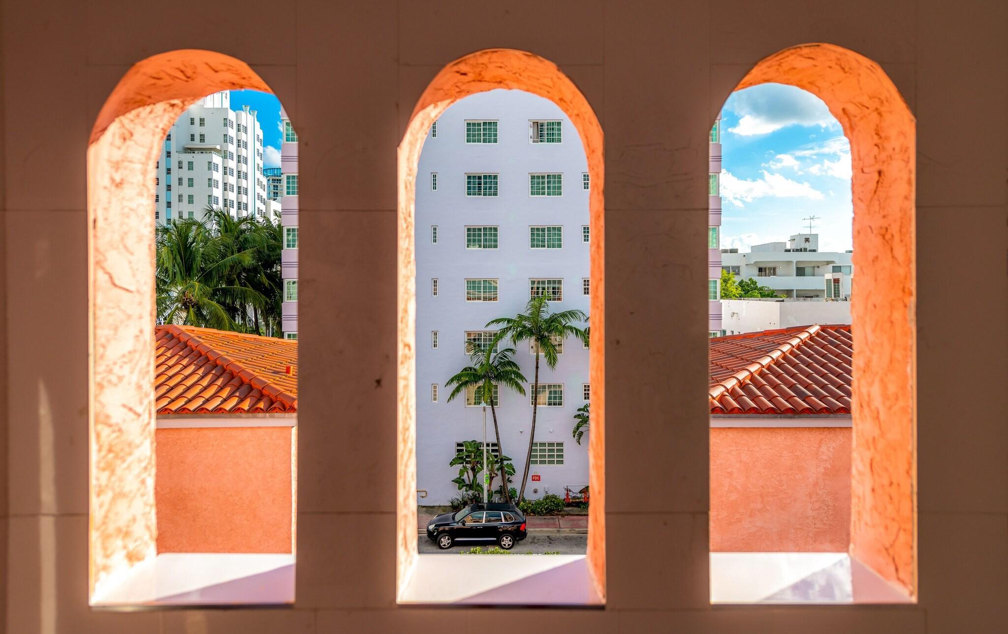 Varios Secret Garden Miami Beach