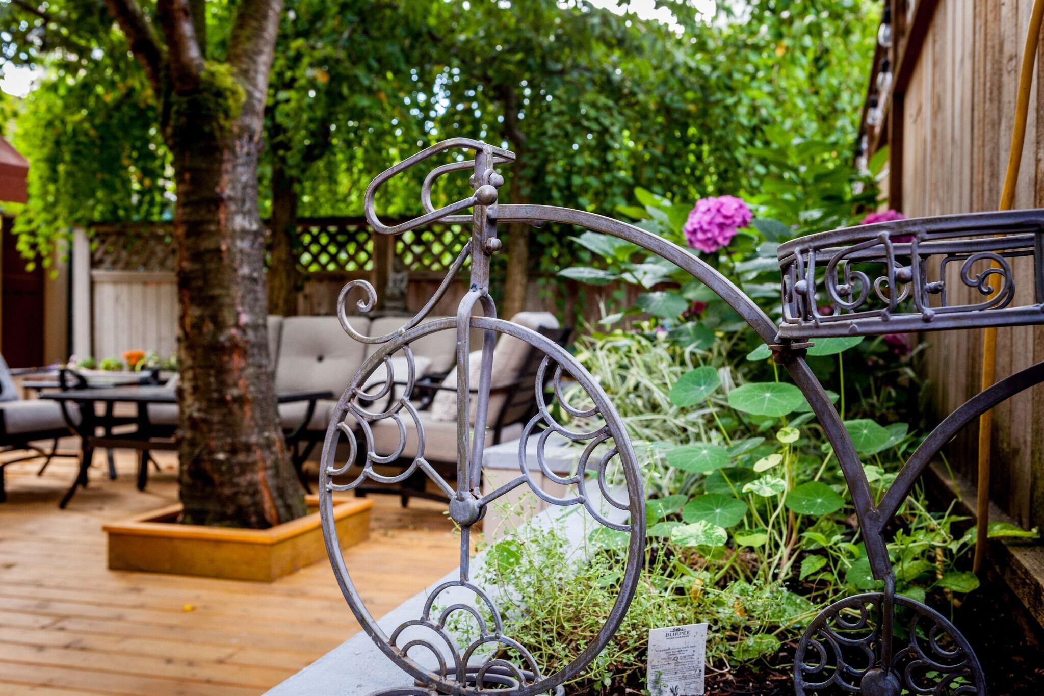 Varios O Canada House B&B