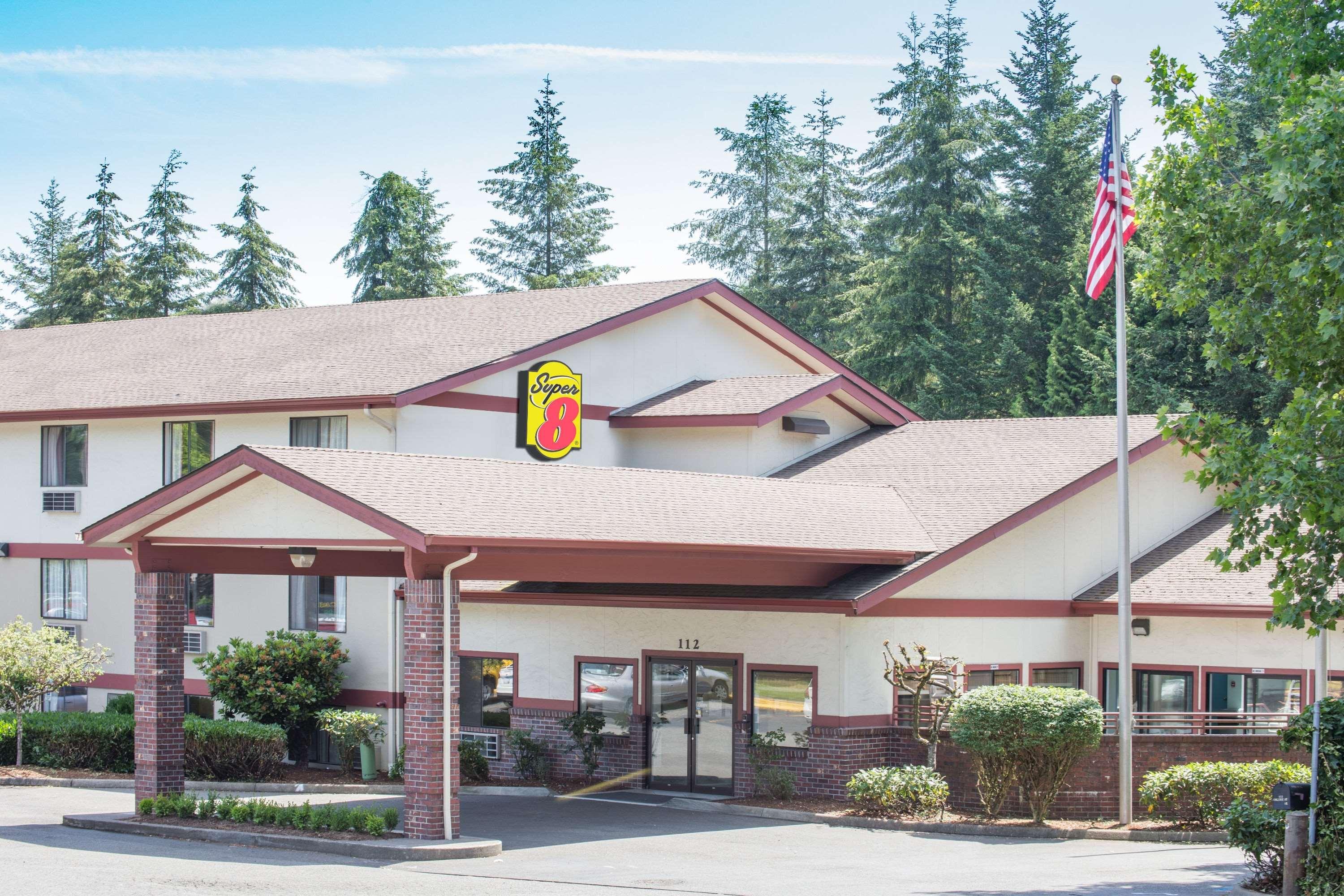Vista Exterior Super 8 by Wyndham Lacey Olympia Area
