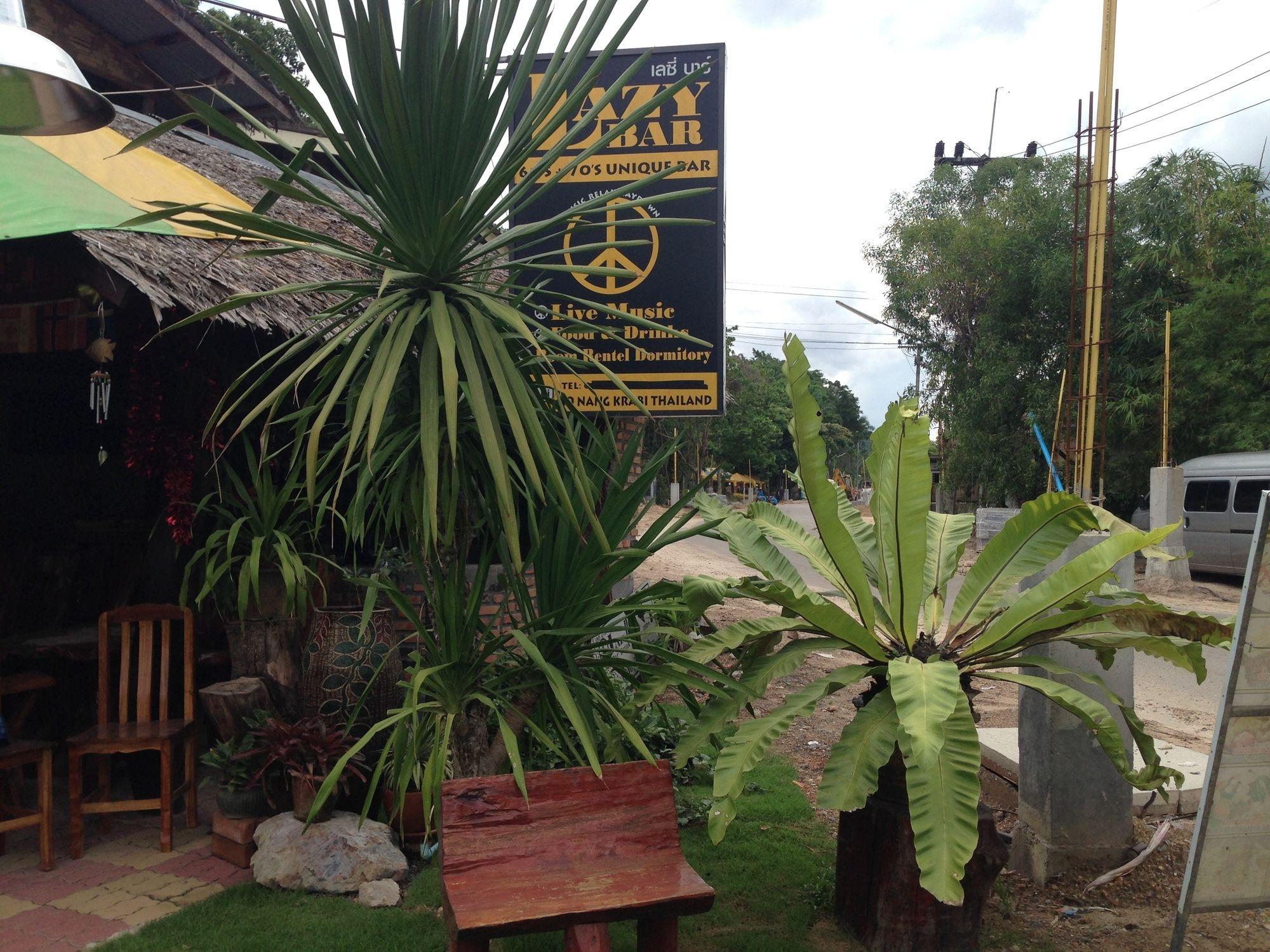 Varios The Lazy Bar And Guesthouse