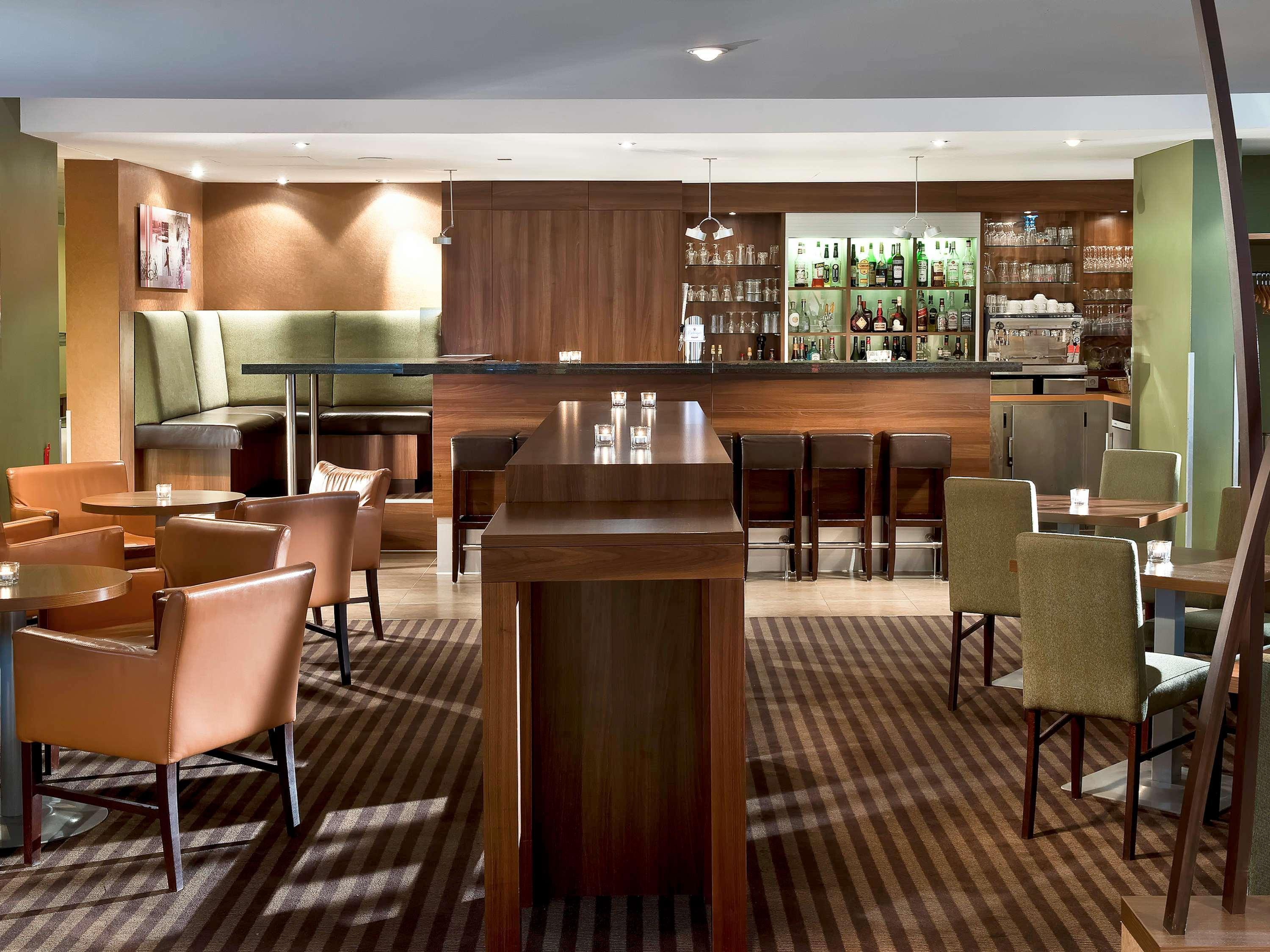 Bar/Salón Sunday Hotel Saarbrücken Süd