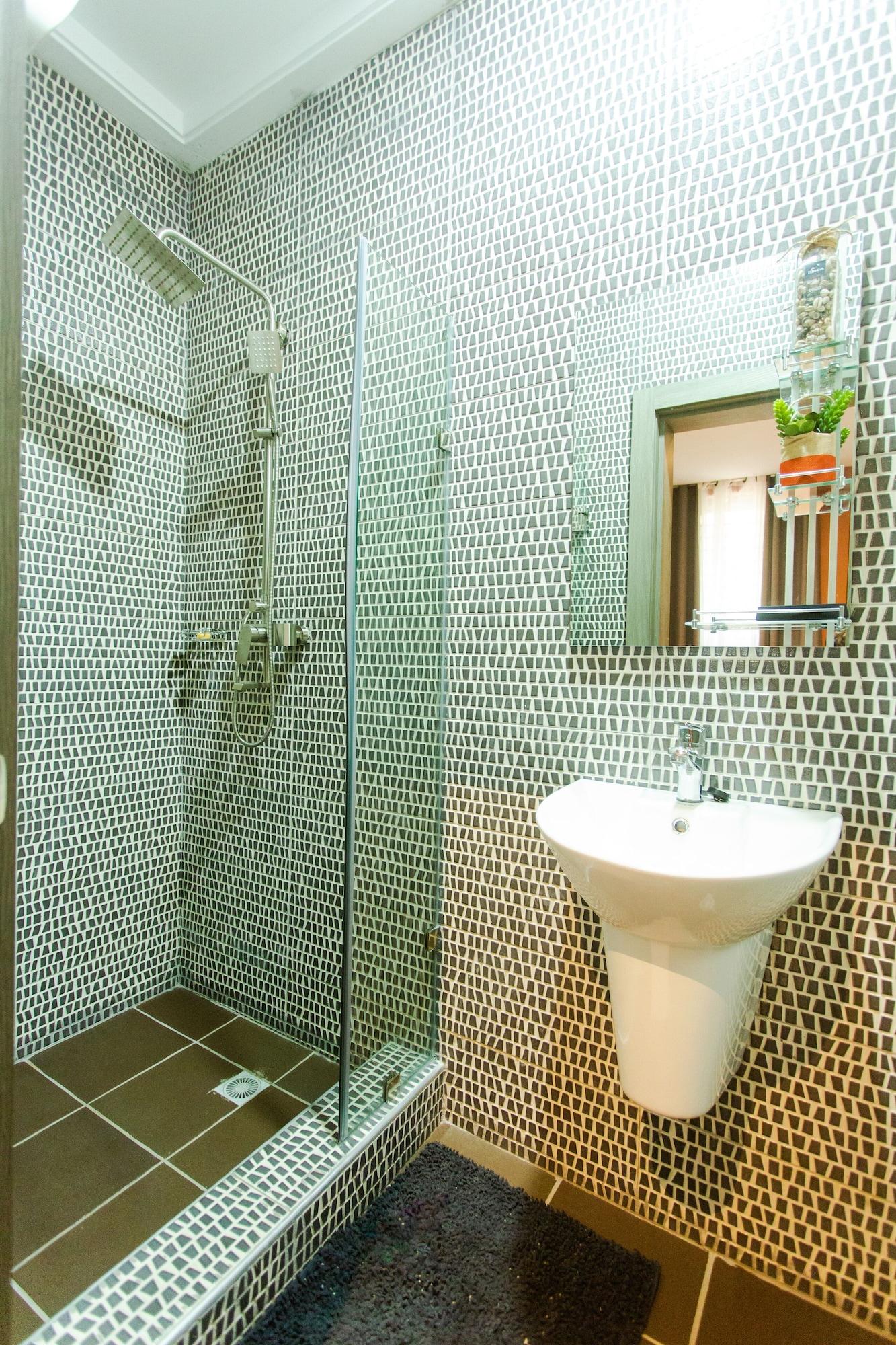 Equipamiento de Habitación Accra Luxury Apartments  at Achimota