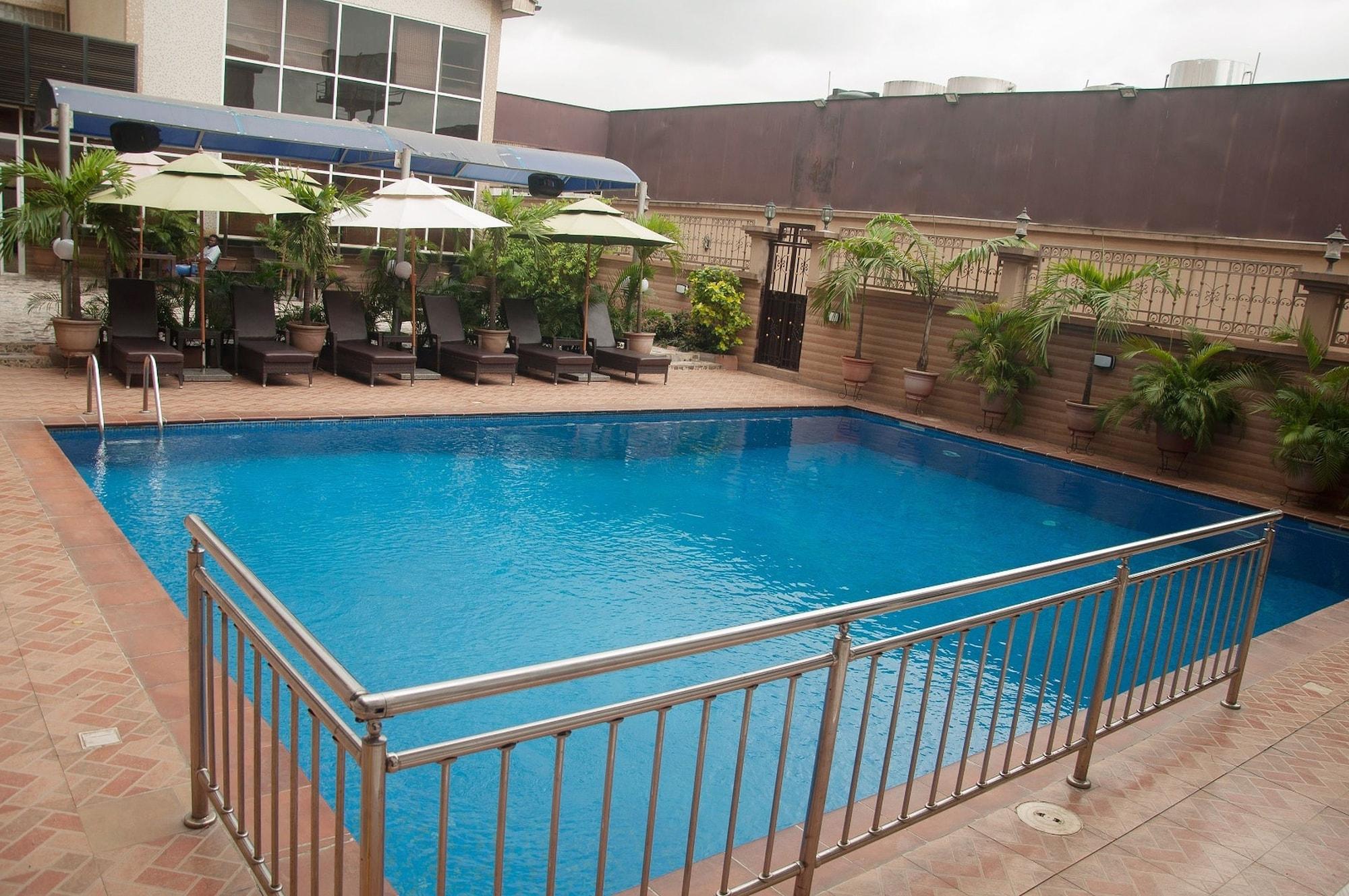 Vista Piscina D Palms Airport Hotel