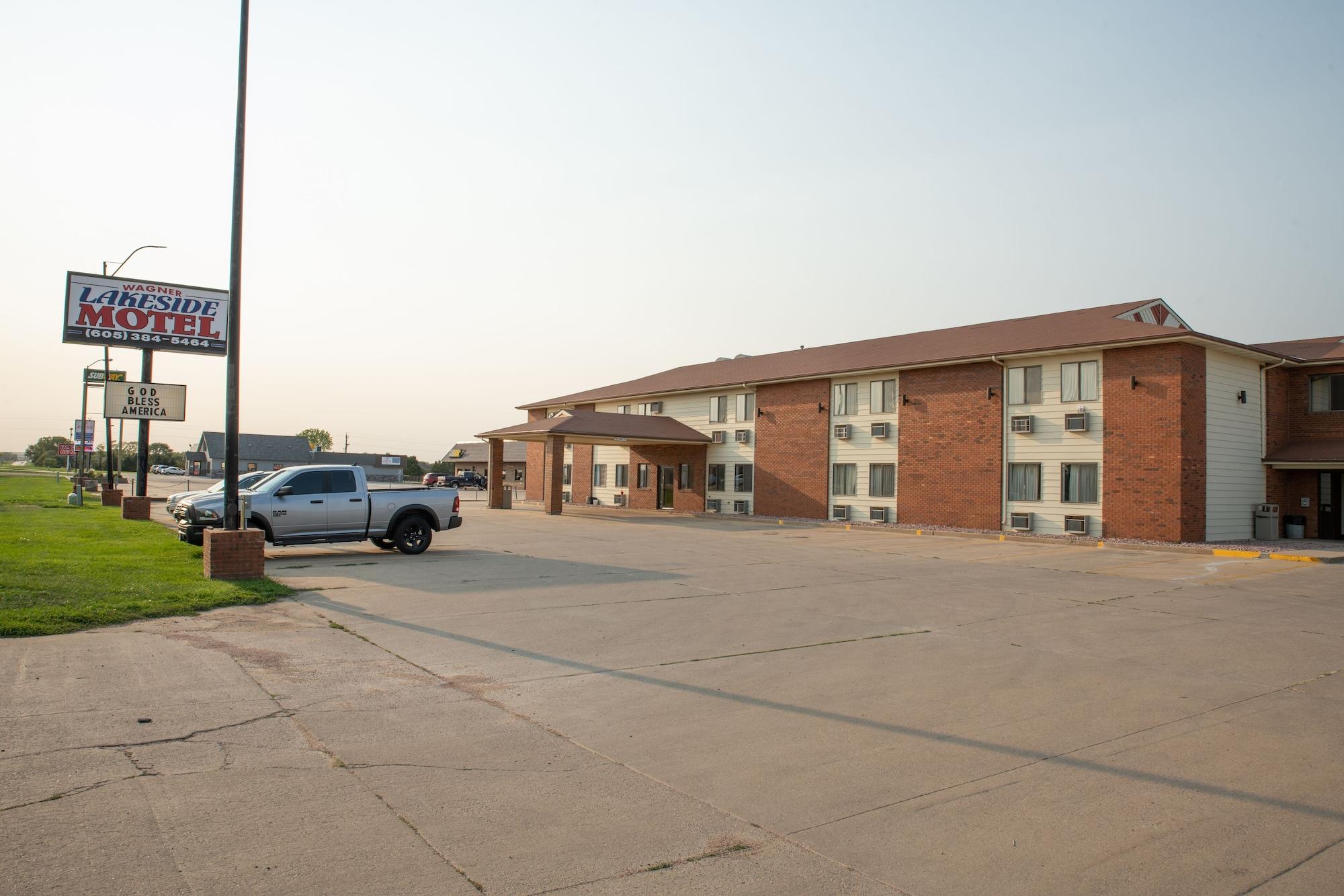 Varios Wagner Lakeside Motel