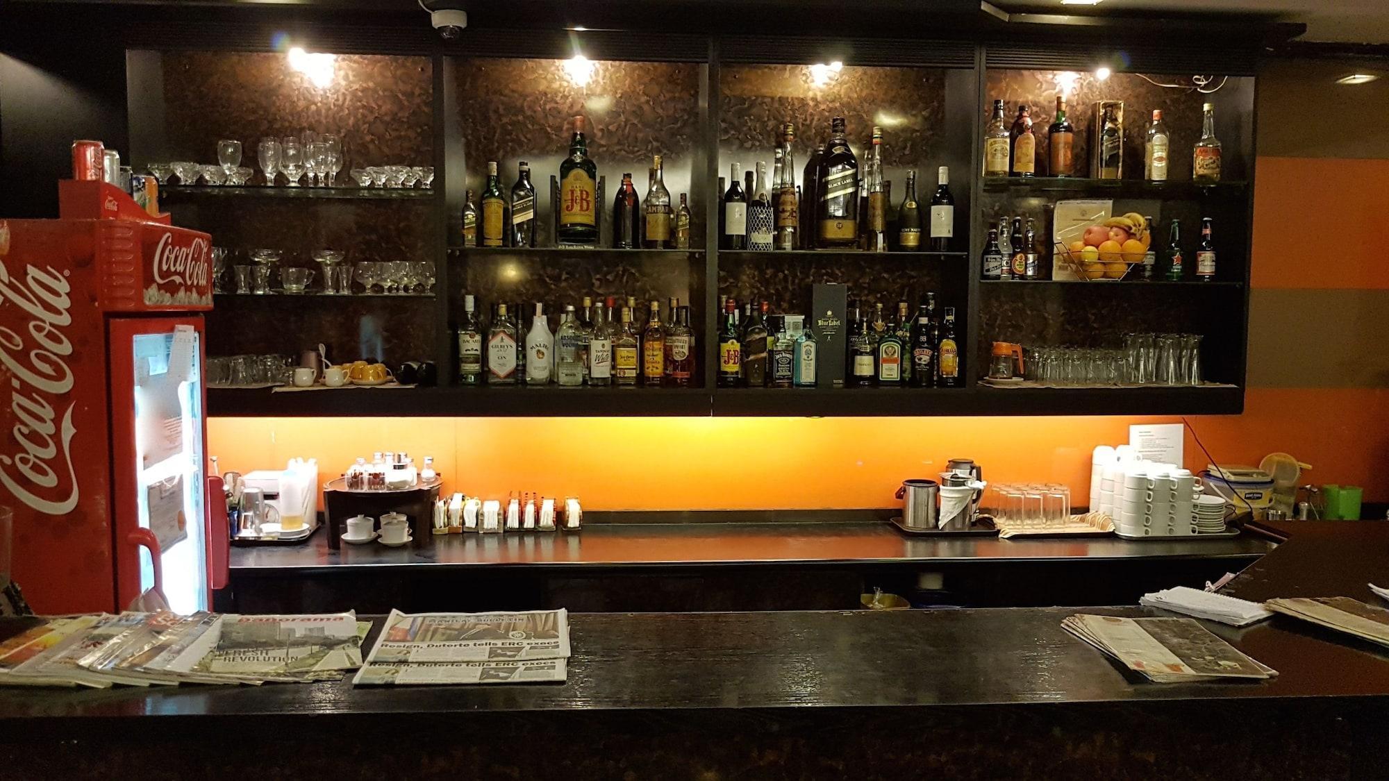 Bar/Salón Riviera Mansion Hotel