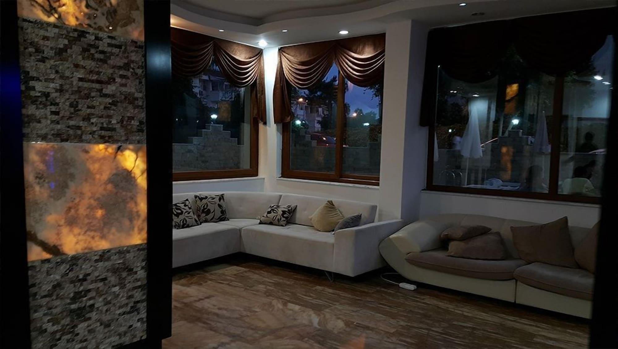 Vista Lobby Lara Palace Hotel