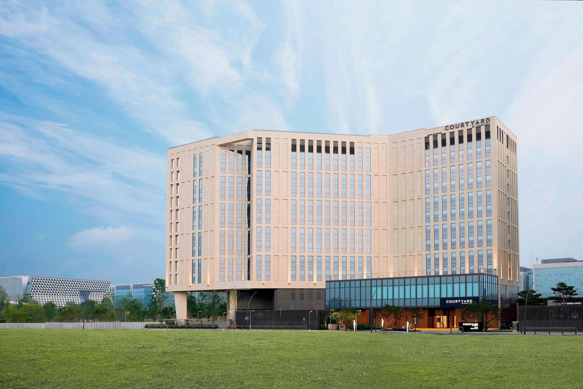 Vista Exterior Courtyard by Marriott Seoul Botanic Park