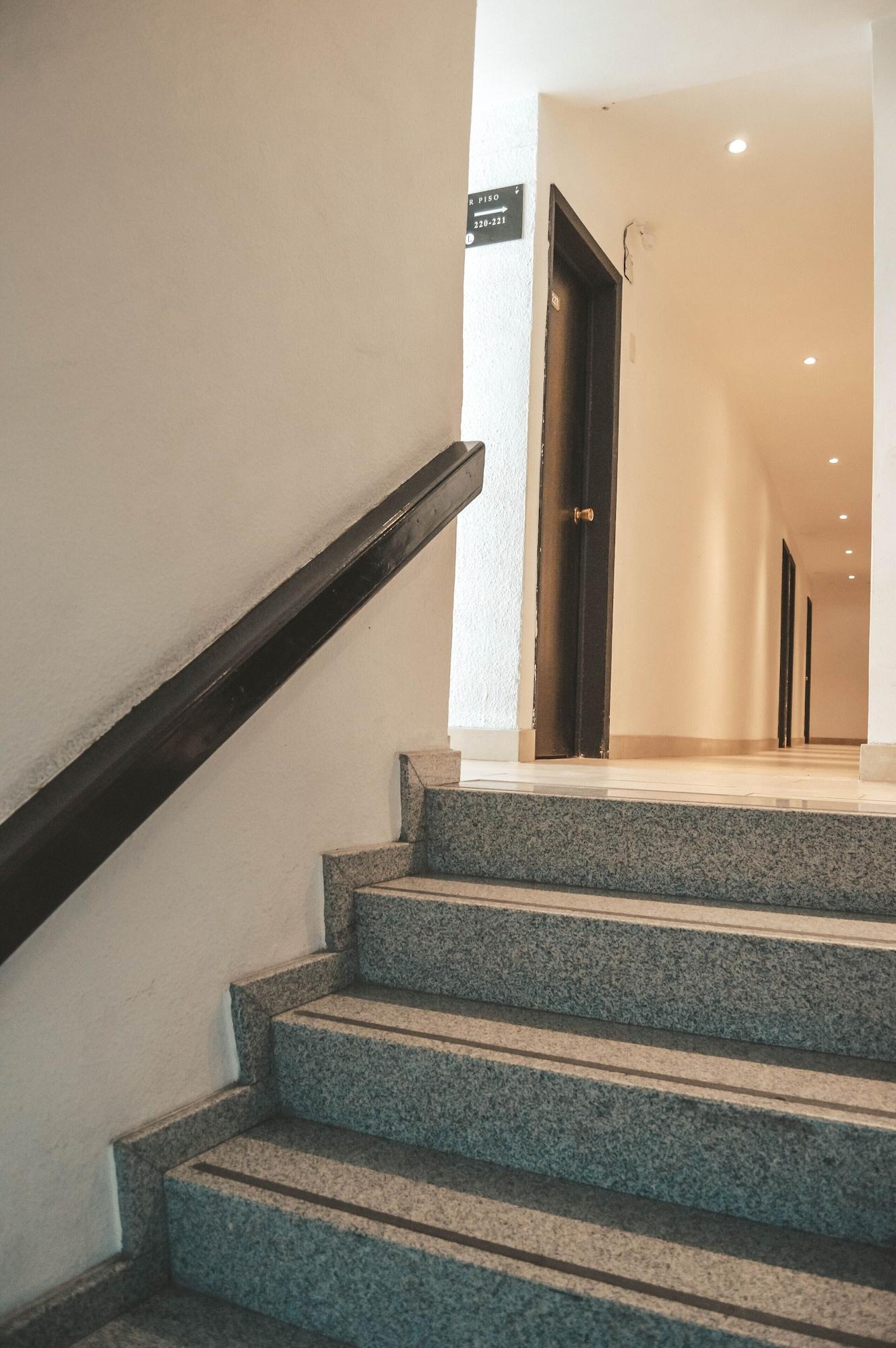 Varios Hotel Latino