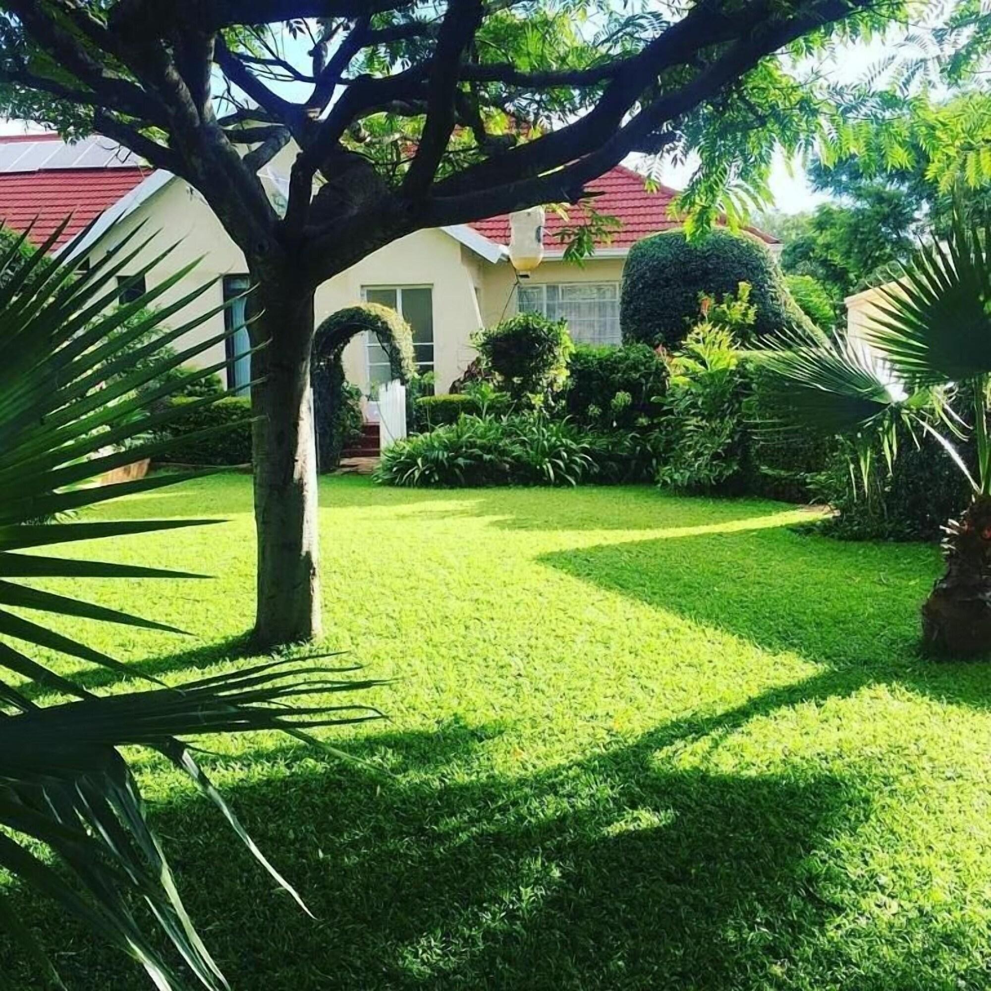 Varios Ebuhleni Guest Lodge