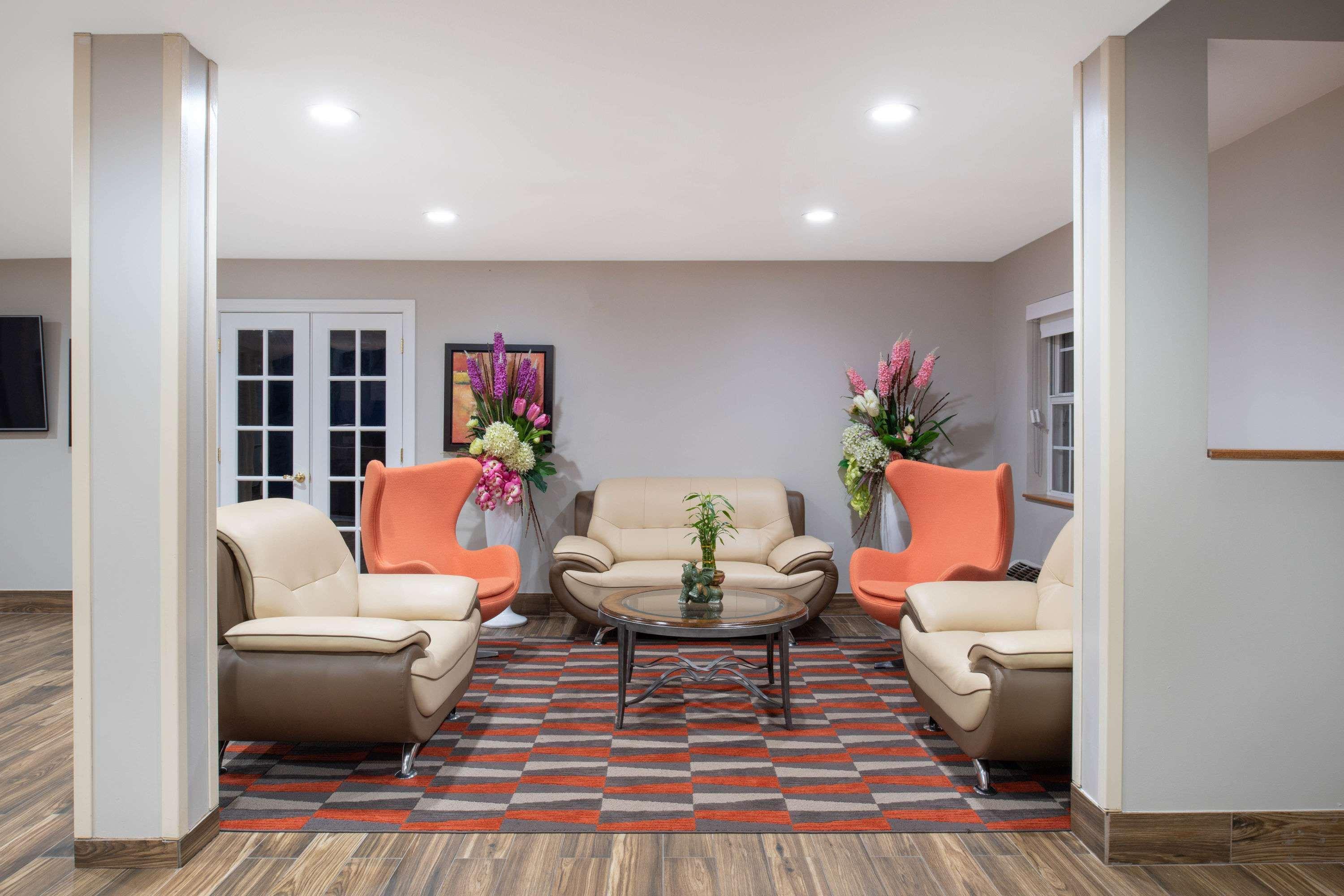 Vista Lobby Microtel Inn & Suites by Wyndham Springfield