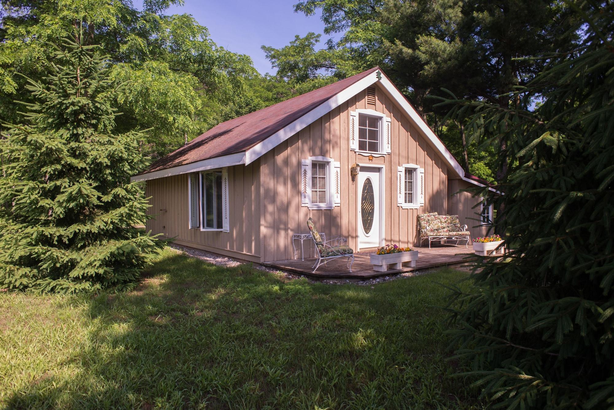Vista Exterior M-22 Inn Suttons Bay