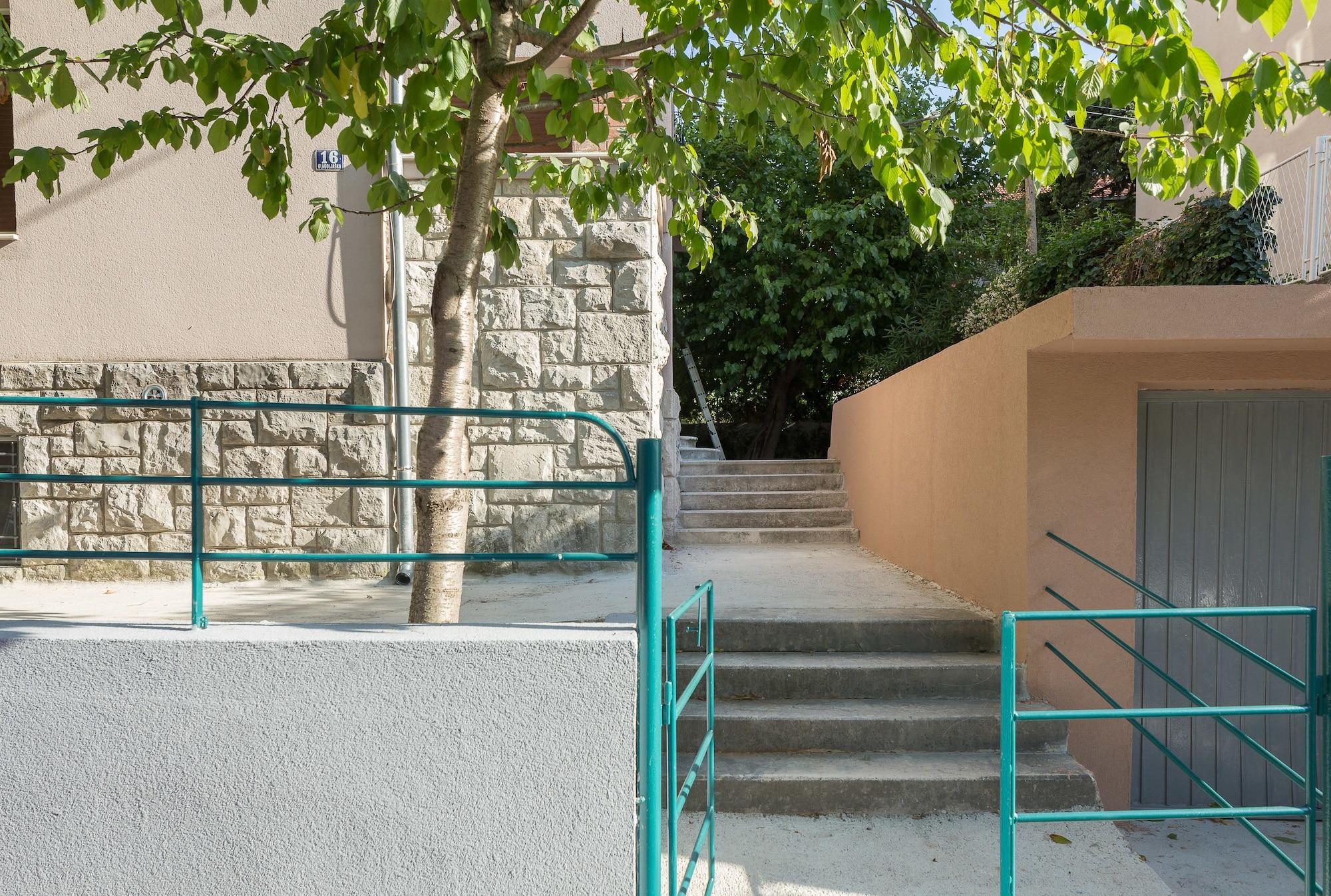 Vista Exterior Five Elements Luxury Rooms