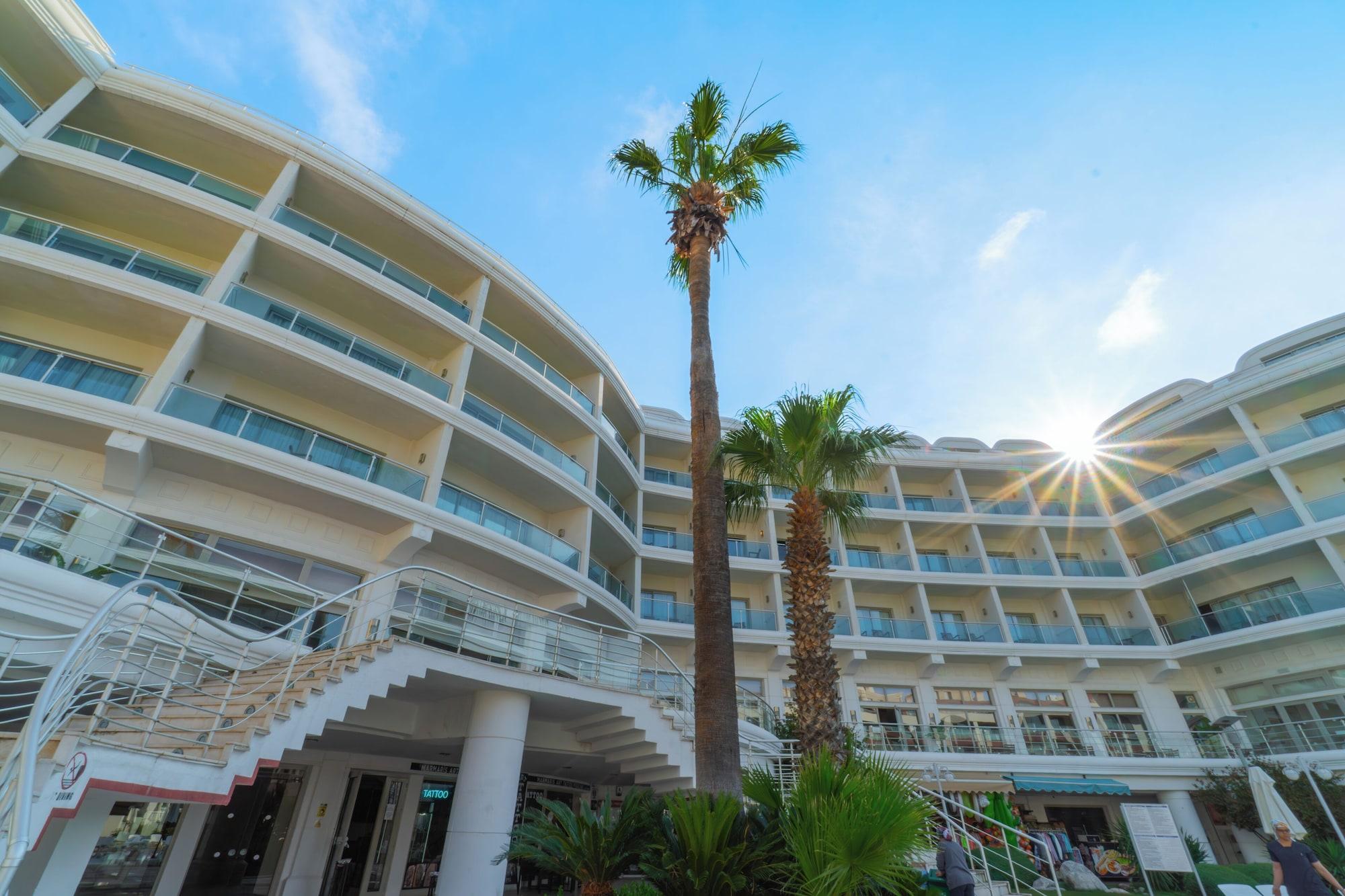 Vista Exterior Pineta Park Deluxe Hotel - All Inclusive